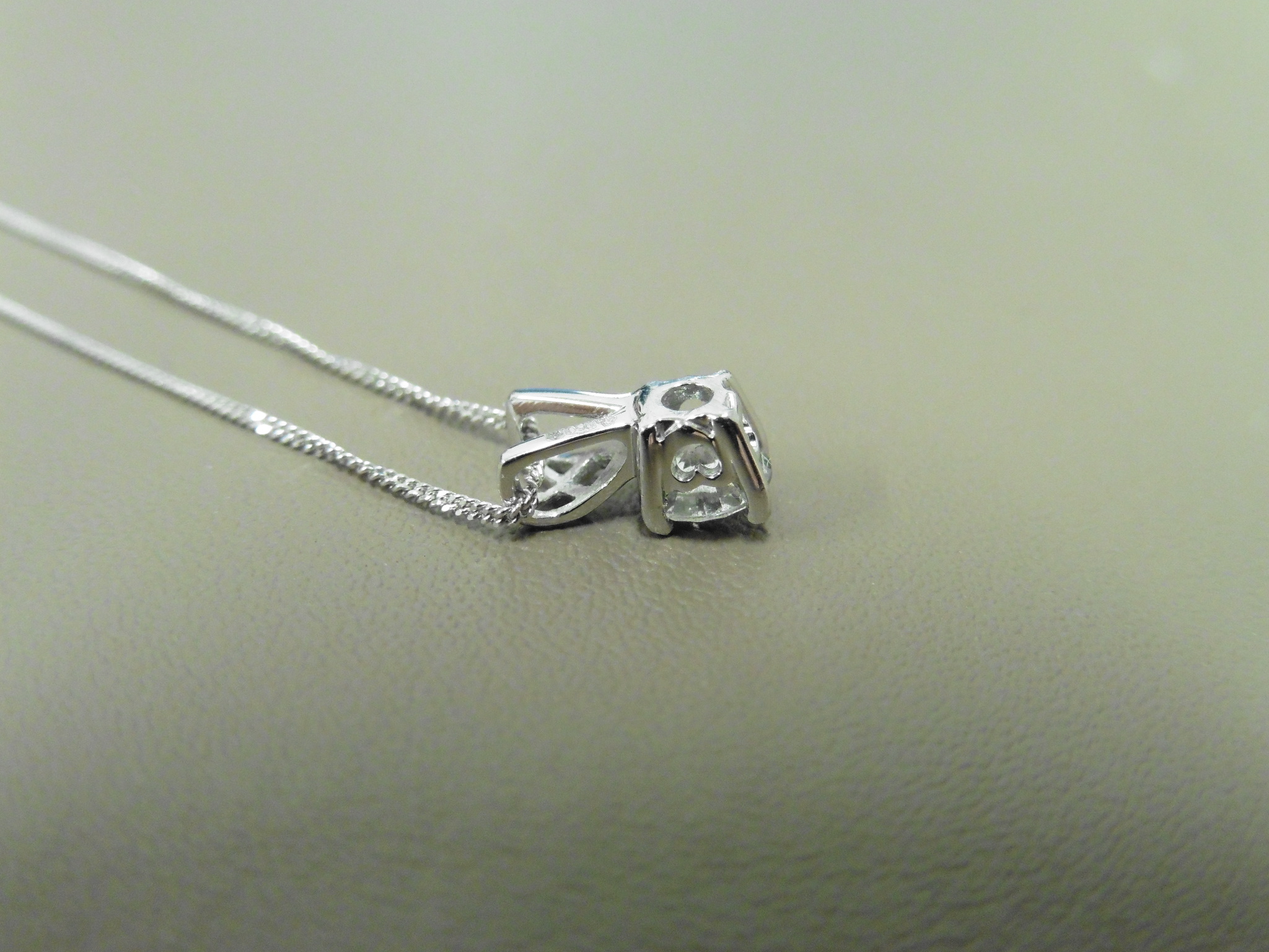 0.33ct diamond set pendant. Brilliant cut diamond, I colour and si3 clarity.4 claw setting with - Image 3 of 3