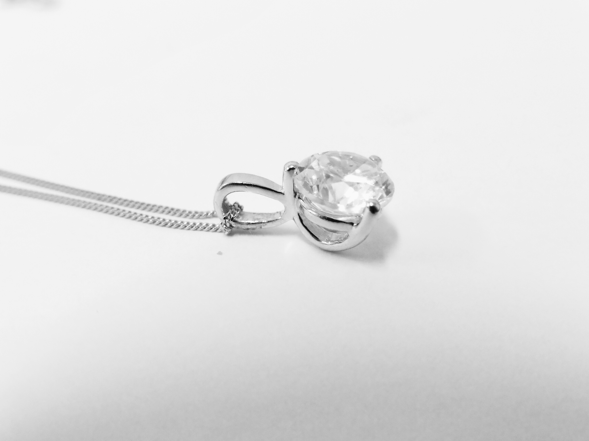 0.30ct diamond solitaire style pendant with a brilliant cut diamond, I colour and si3 clarity. Set - Image 2 of 4