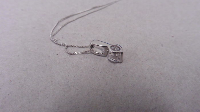 0.35ct diamond set pendant. Brilliant cut diamond, I colour and si3 clarity.2 claw setting. - Image 3 of 3