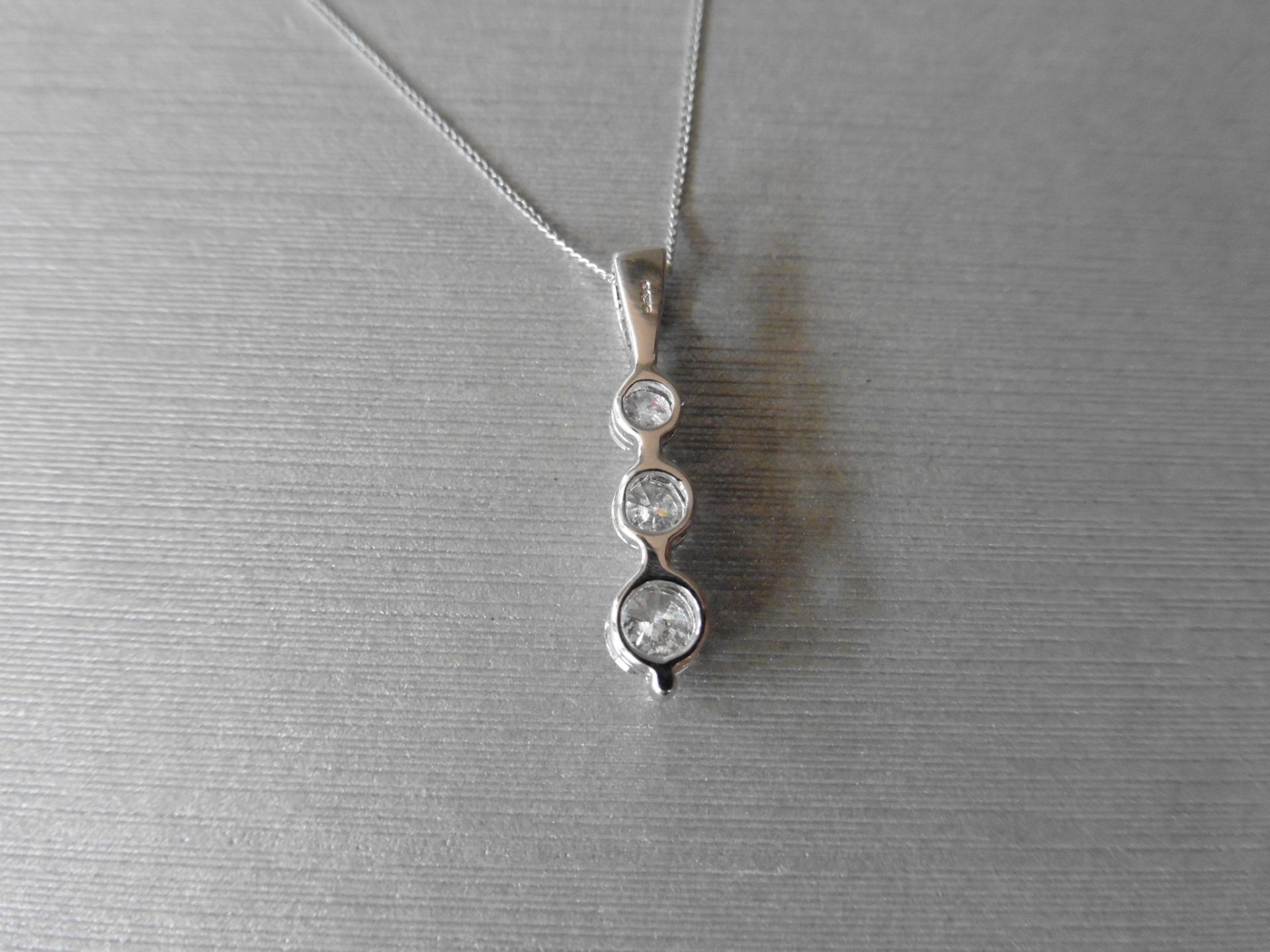 0.75ct Trilogy style pendant set with 3 graduated brilliant cut diamonds, I colour, Si2 clarity. Set - Bild 2 aus 2