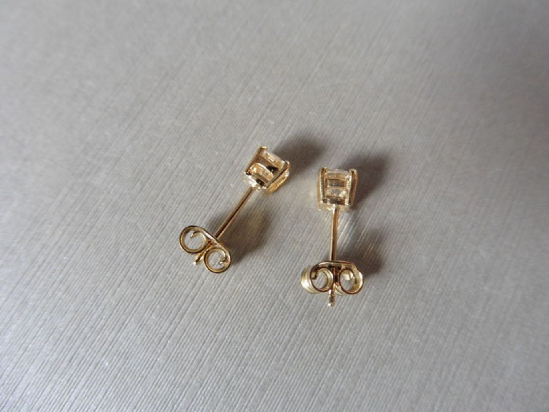 0.30ct Solitaire diamond stud earrings set with brilliant cut diamonds, SI2 clarity and I colour. - Bild 2 aus 2