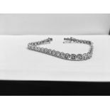 5.60ct diamond tennis style bracelet set with brilliant cut diamonds, I colour, Si2 clarity. 18ct