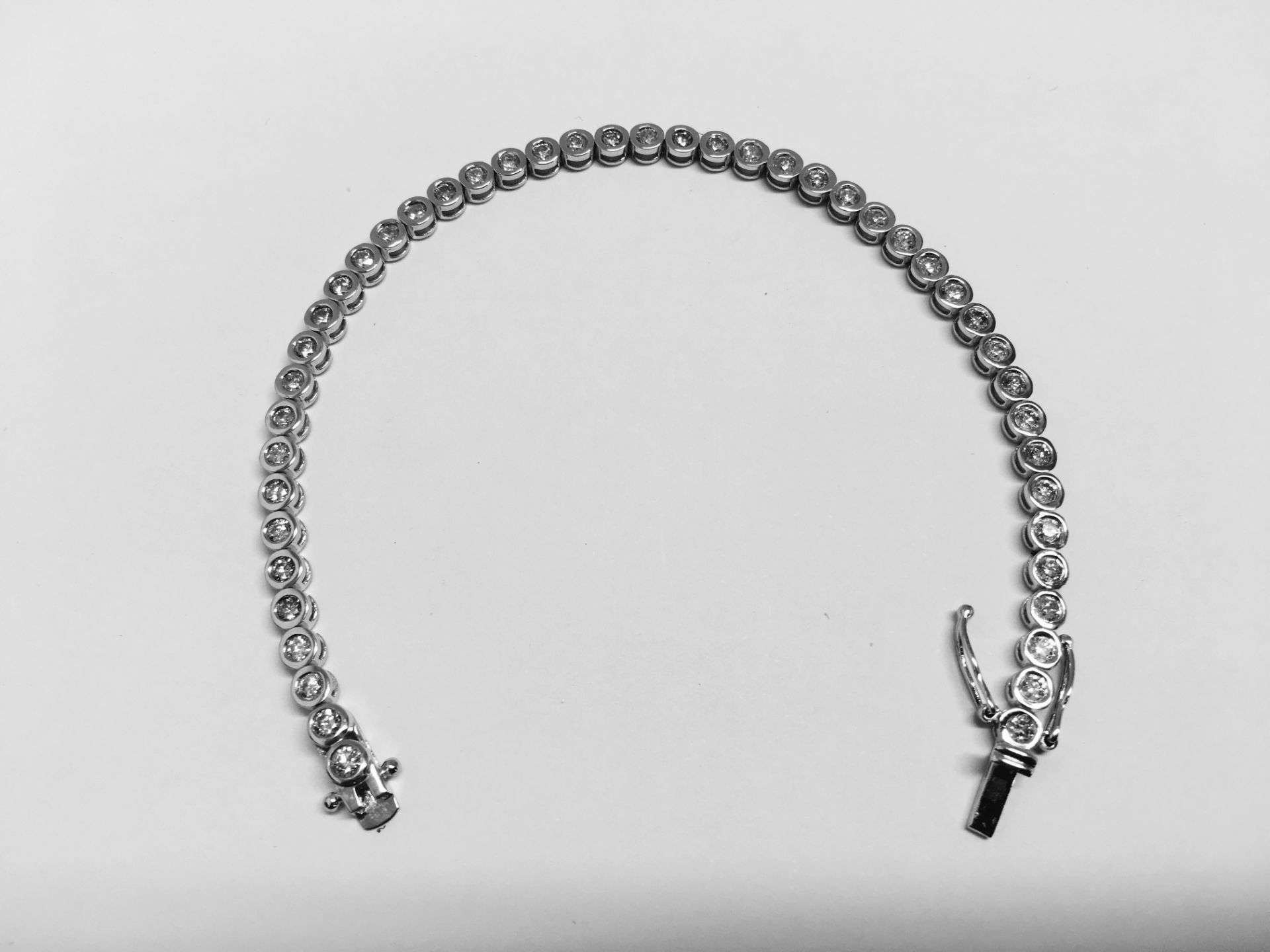 5.60ct diamond tennis style bracelet set with brilliant cut diamonds, I colour, Si2 clarity. 18ct - Bild 5 aus 5