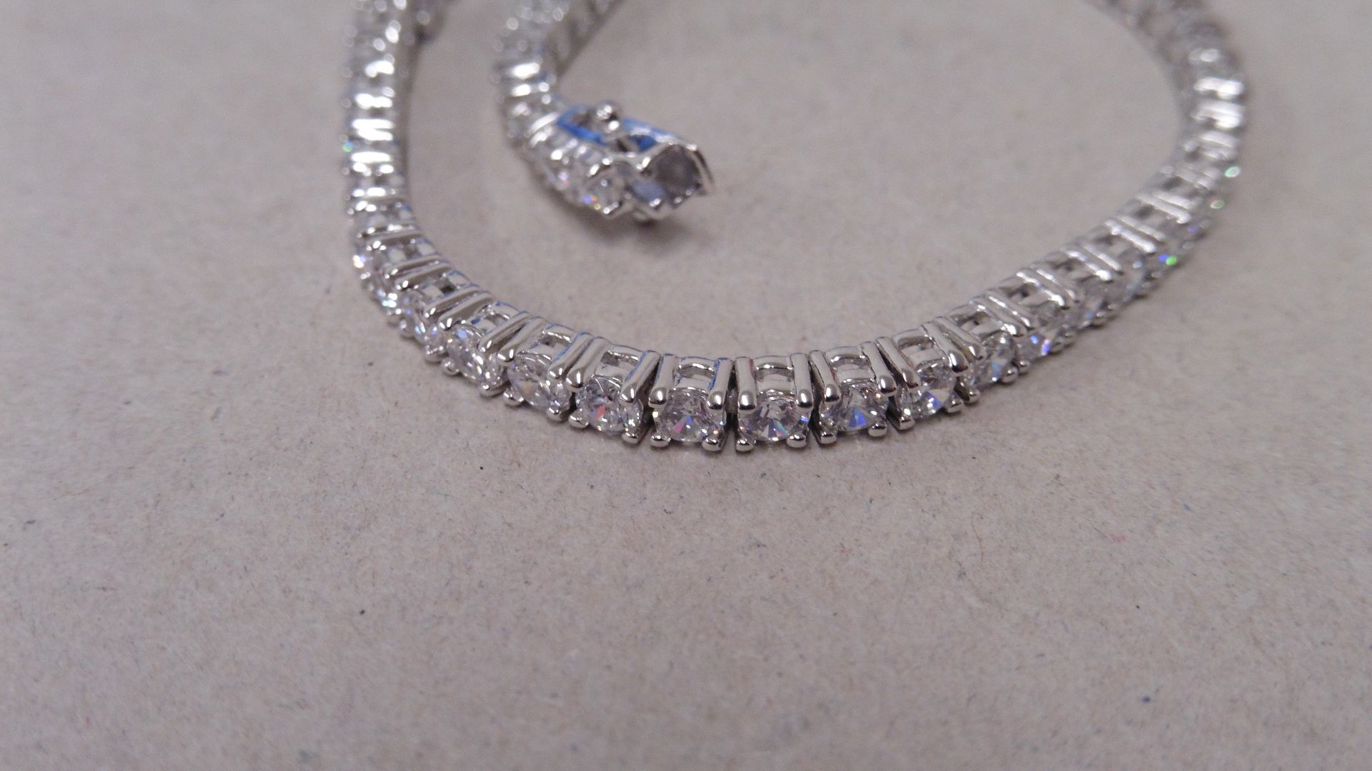 4.50ct Diamond tennis bracelet set with brilliant cut diamonds of I colour, si2 clarity. All set - Bild 2 aus 4