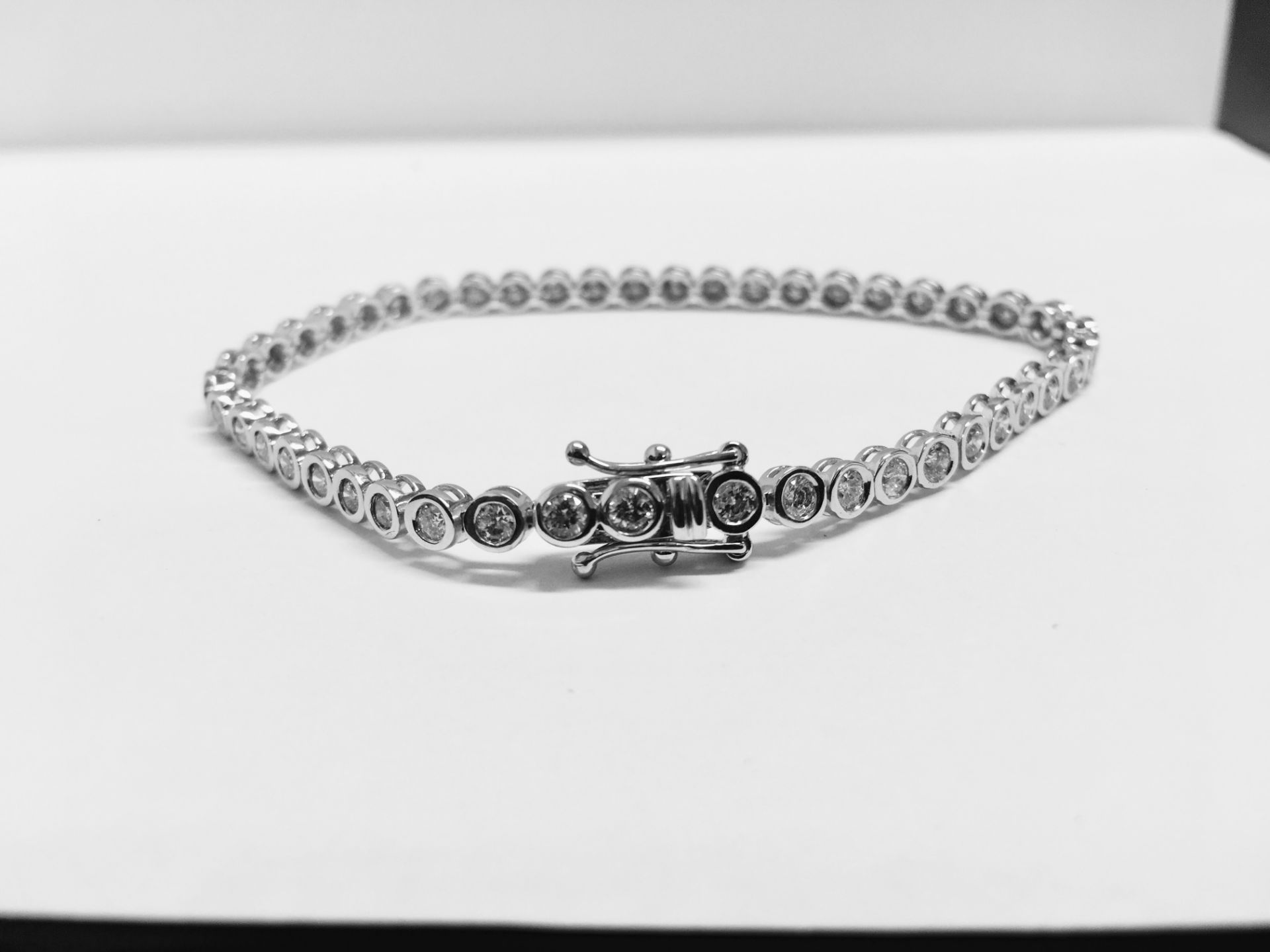 5.60ct diamond tennis style bracelet set with brilliant cut diamonds, I colour, Si2 clarity. 18ct