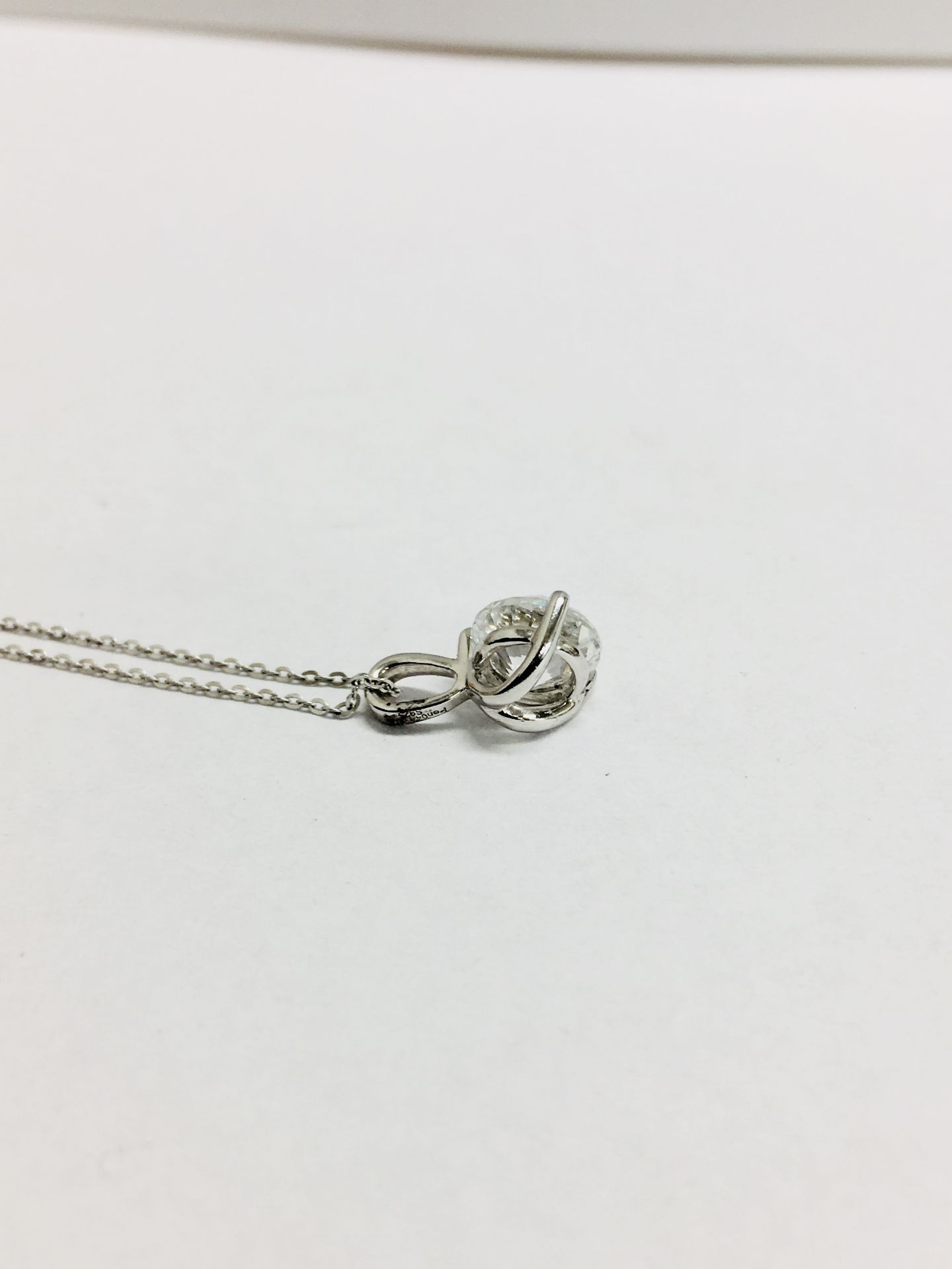1.01ct diamond solitaire pendant. I colour, si3 clarity. Set in a platinum 4 claw mount with a split - Bild 2 aus 4