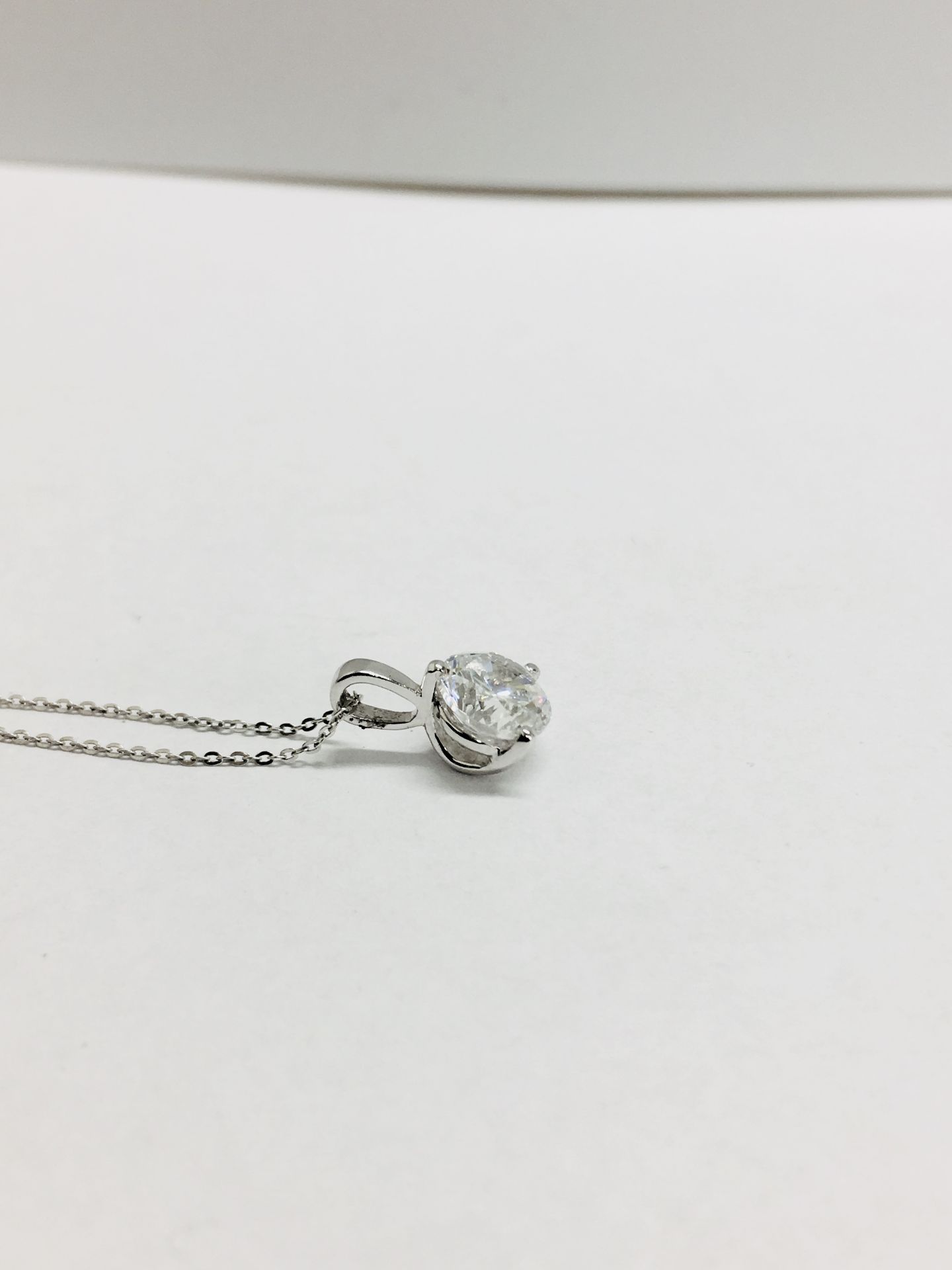 1.01ct diamond solitaire pendant. I colour, si3 clarity. Set in a platinum 4 claw mount with a split - Bild 3 aus 4