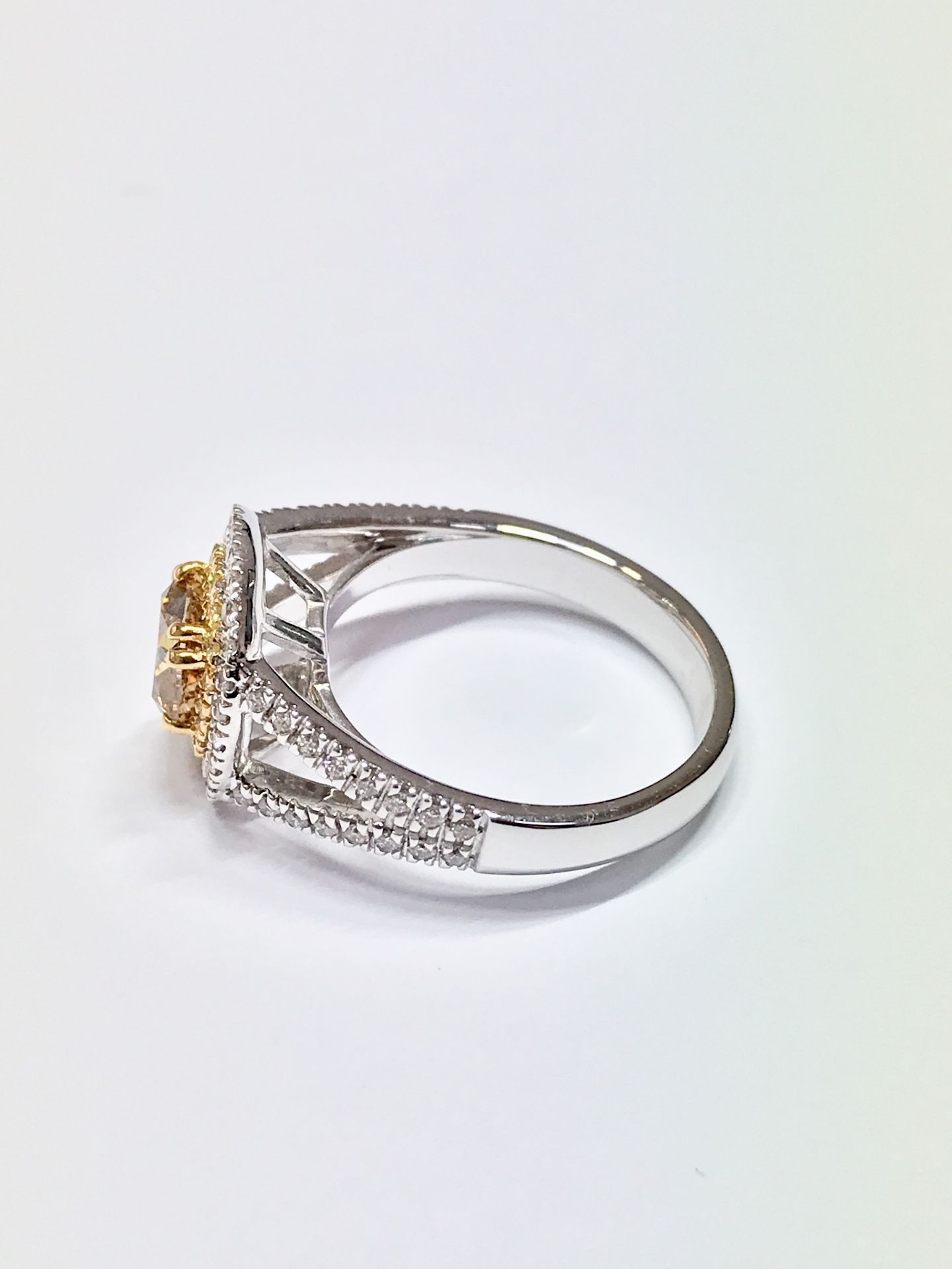 1.15ct diamond set solitaire ring with a yellow cushion cut yellow diamond and a halo setting and - Bild 3 aus 5