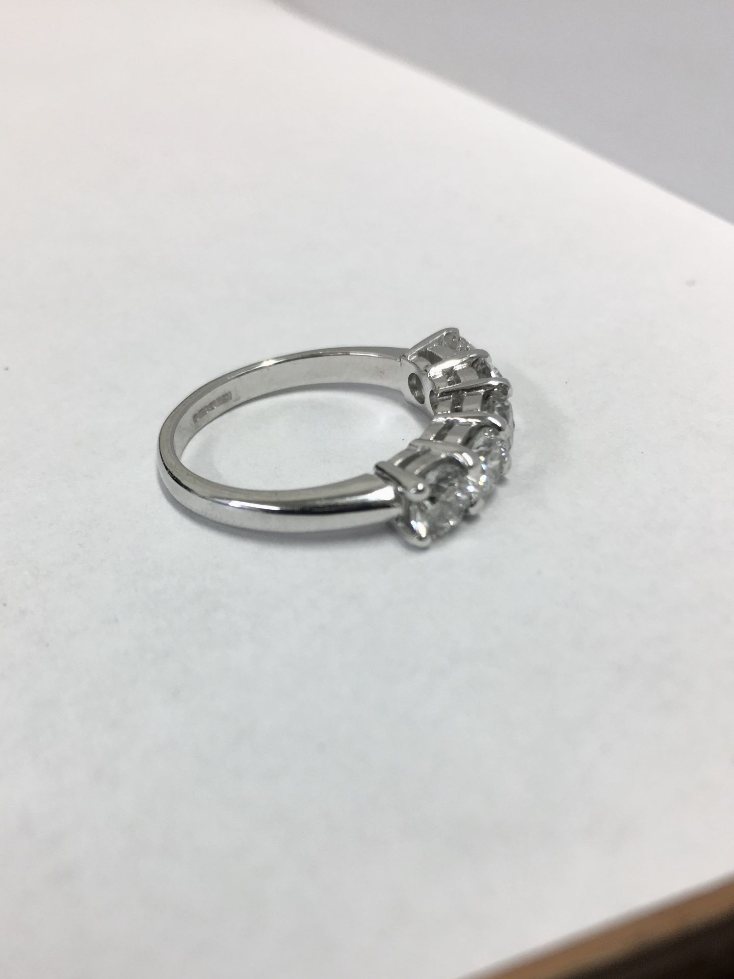 2.50ct diamond five stone ring. 5 x brilliant cut diamonds ( 0.50ct ) I colour and vs clarity. 4 - Bild 3 aus 4