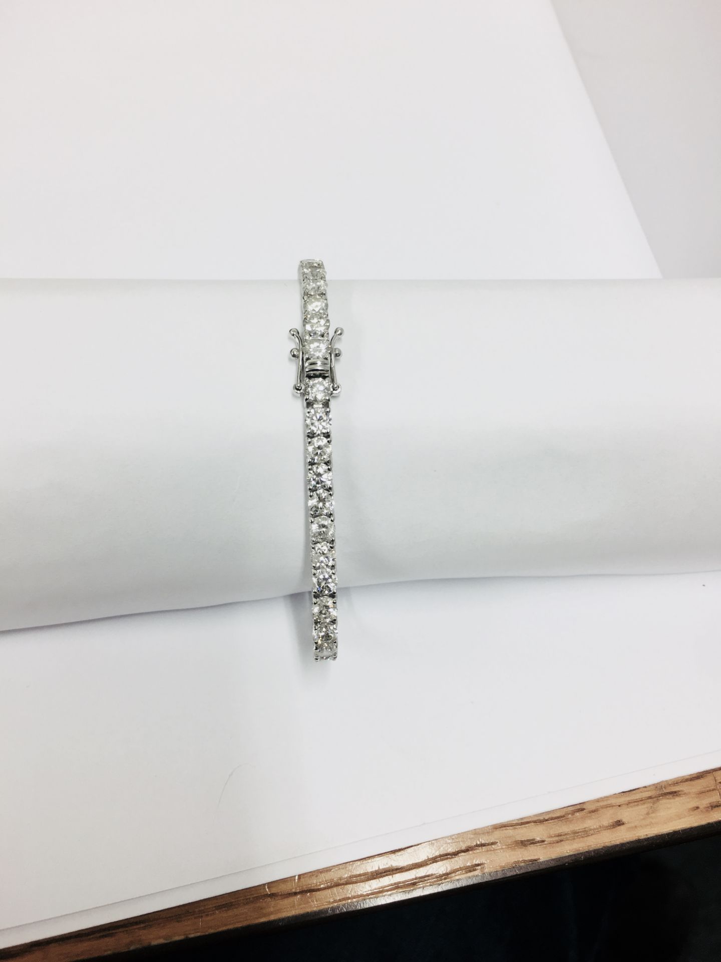 10.50ct Diamond tennis bracelet set with brilliant cut diamonds of I colour, si2 clarity. All set in - Bild 6 aus 7