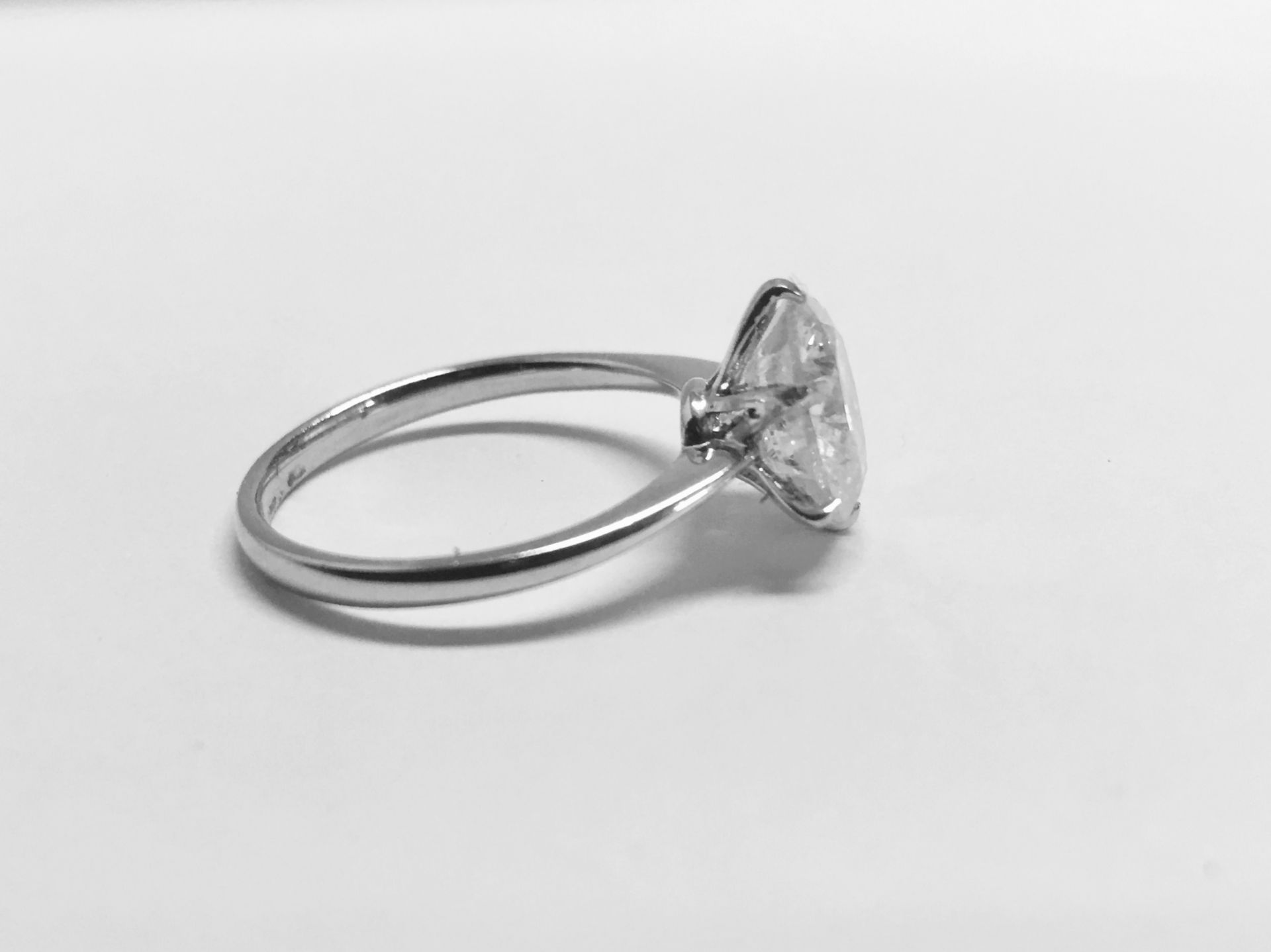 2.06ct diamond aolitaire ring set in 18ct white gold. I colour and i1 clarity. High 4 claw - Bild 4 aus 5