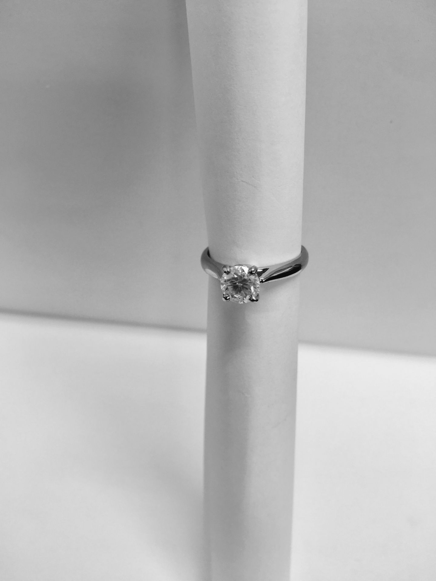1.04ct diamond solitaire ring with a brilliant cut diamond. I colour and si3 clarity. Set in 18ct - Image 5 of 6