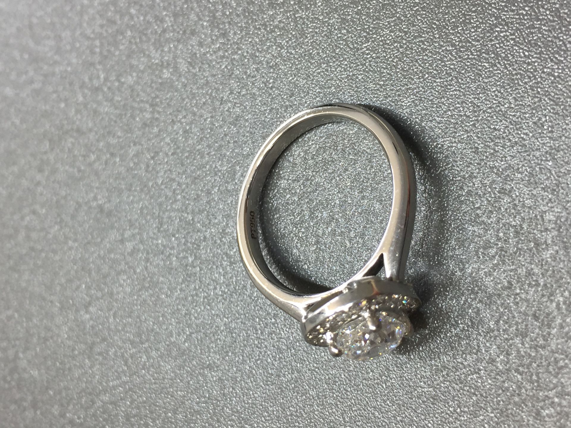 1.20ct diamond set solitaire with a cushion cut diamond, D colour VS2 clarity. Set in platinum - Bild 3 aus 5