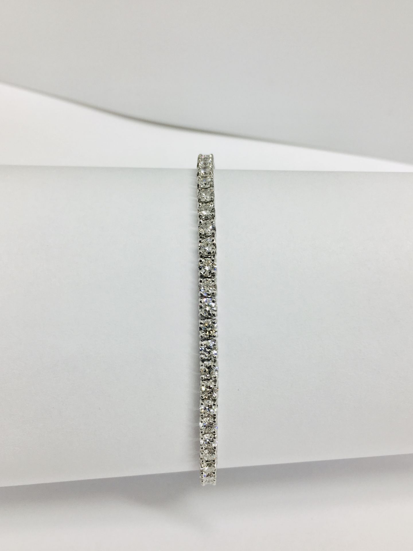 6.60ct Diamond tennis bracelet set with brilliant cut diamonds of I/J colour, si2 clarity. All set - Image 2 of 5