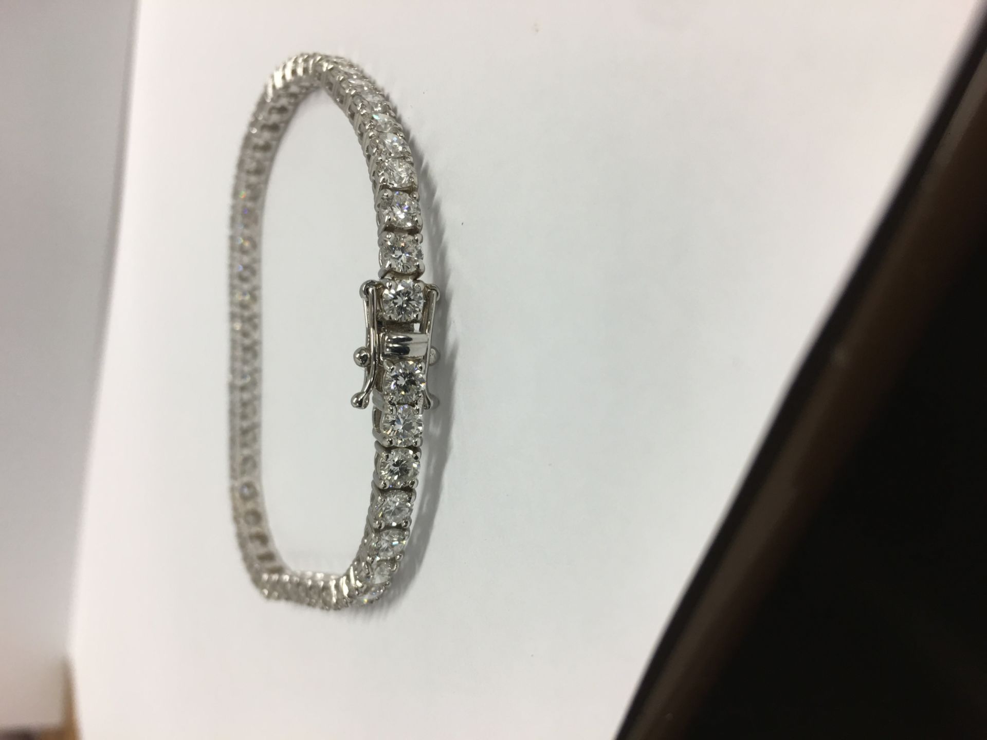 8.00ct Diamond tennis bracelet set with brilliant cut diamonds of I/J colour, si2 clarity. All set - Image 3 of 5