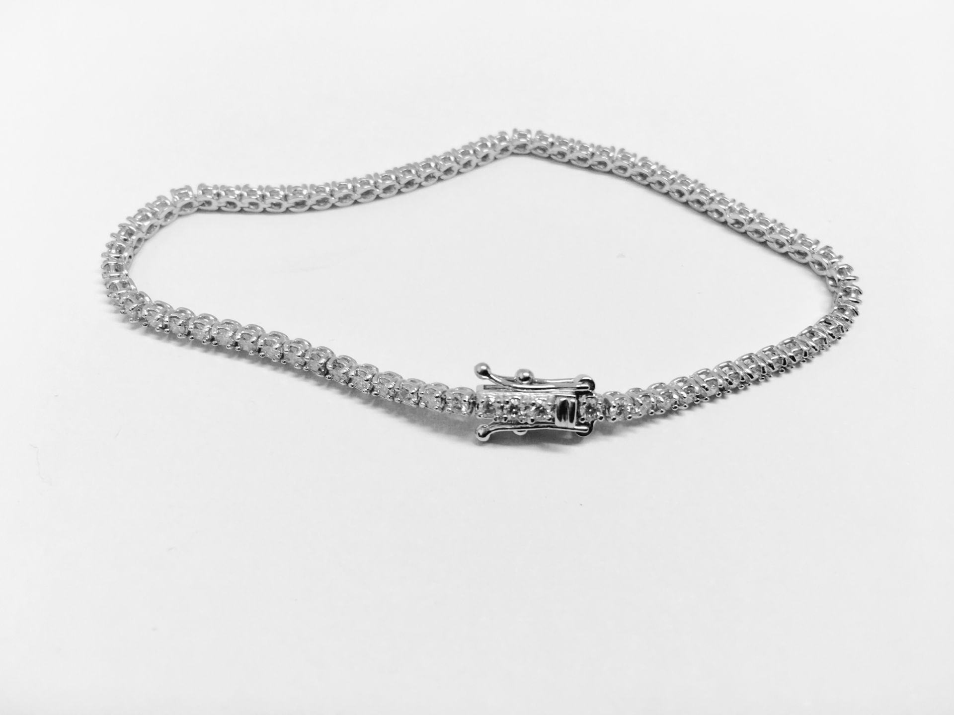 4.50ct Diamond tennis bracelet set with brilliant cut diamonds of I colour, si2 clarity. All set - Image 3 of 4