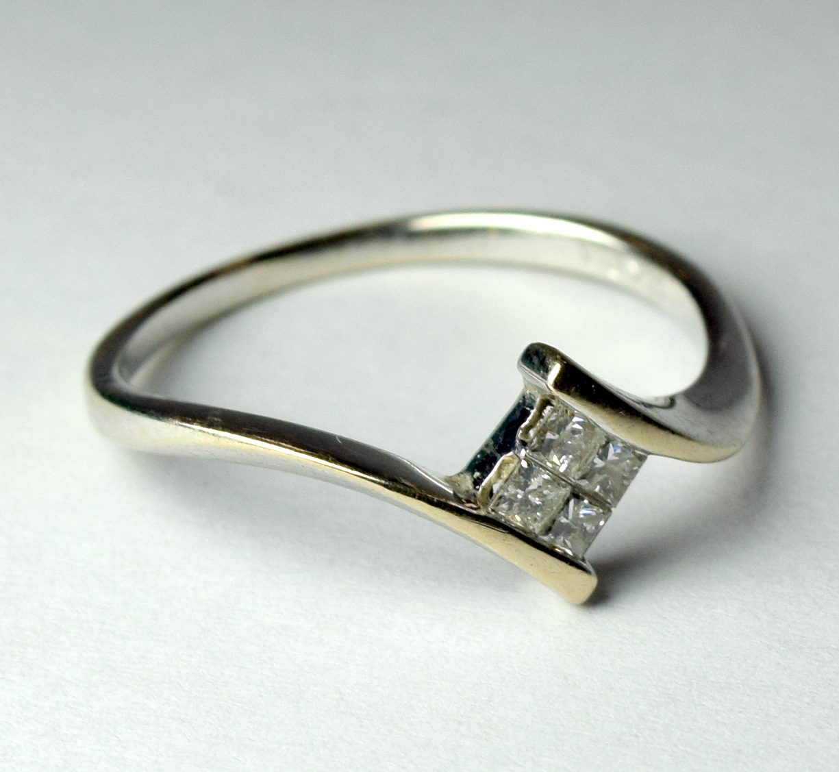 18ct White Gold 4 Stone Diamond Ring - Image 4 of 4