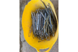 1 Bucket Of Approx 500 Ancon ST1 300mm Type 1 Ties