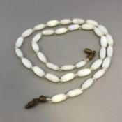 Antique Jewellery - Mother of pearl oblong beads necklace - screw barrel clasp