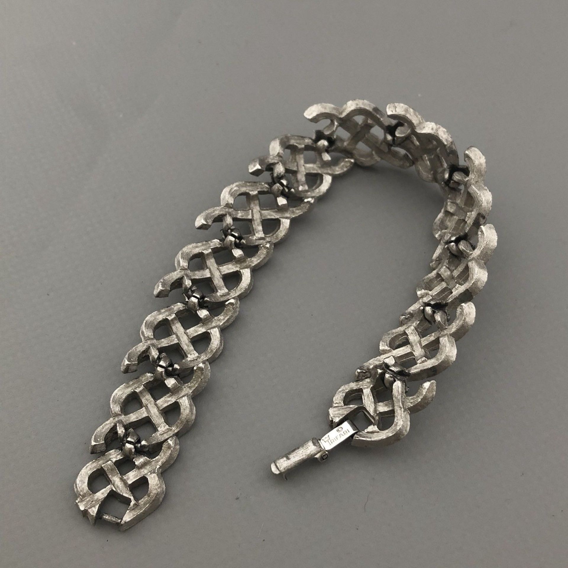 Vintage mid-century bracelet by TRIFARI textured silver tone cross hatch design - Image 3 of 4