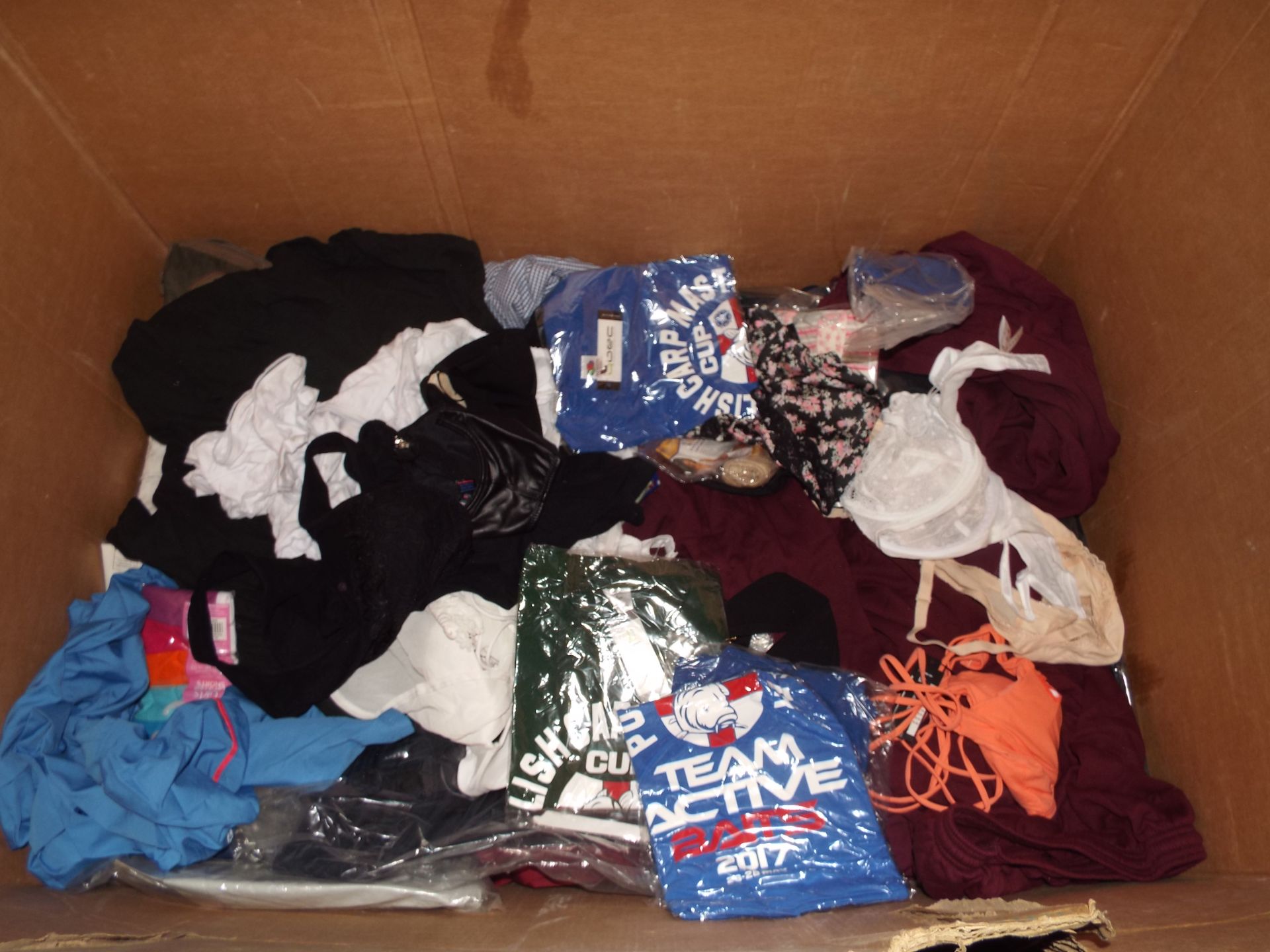 No Reserve: Mixed Pallet box of clothes inc Fancy dress - Image 3 of 9