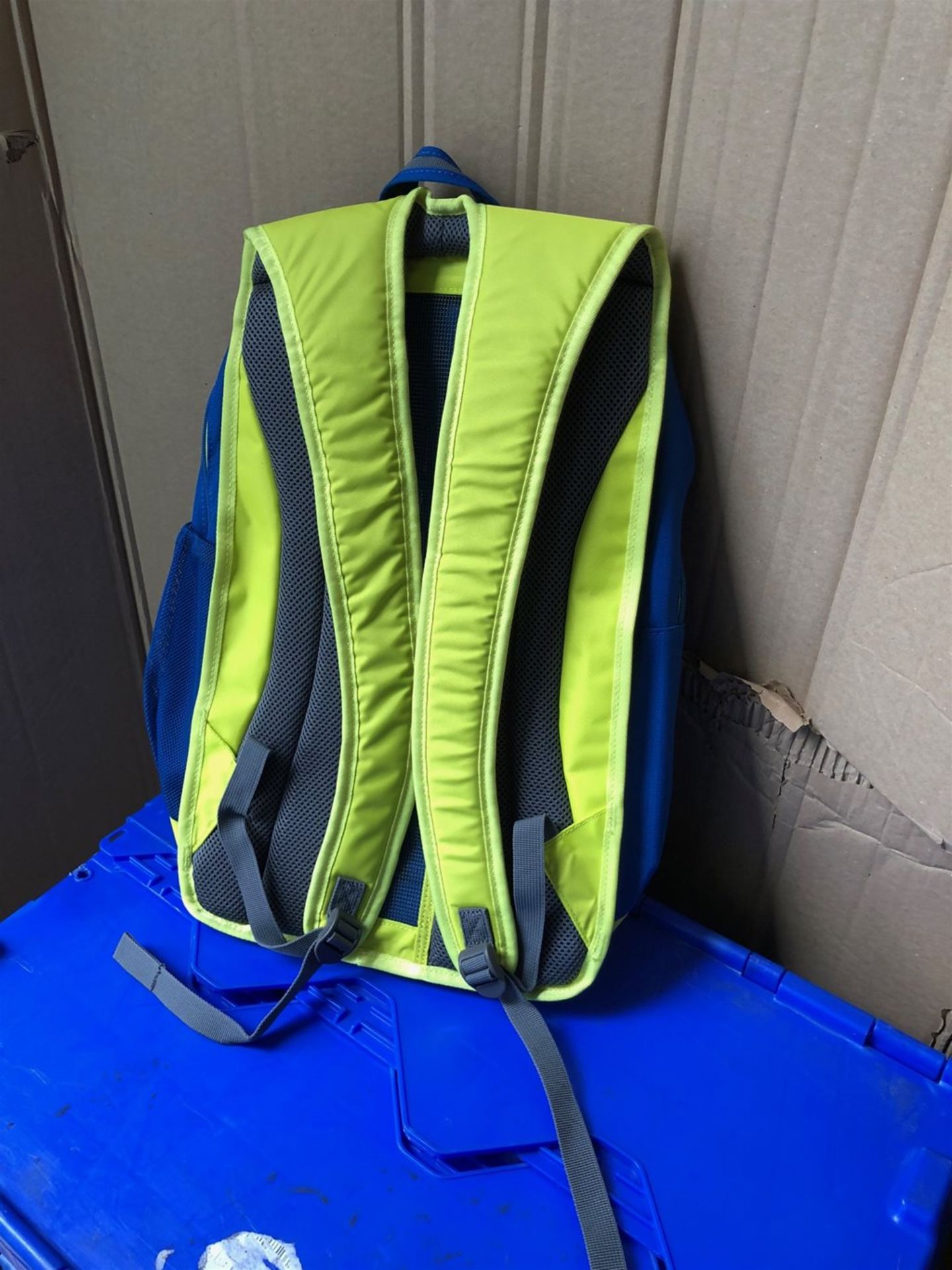 Pallet of 70 blue backpacks - Bild 2 aus 3