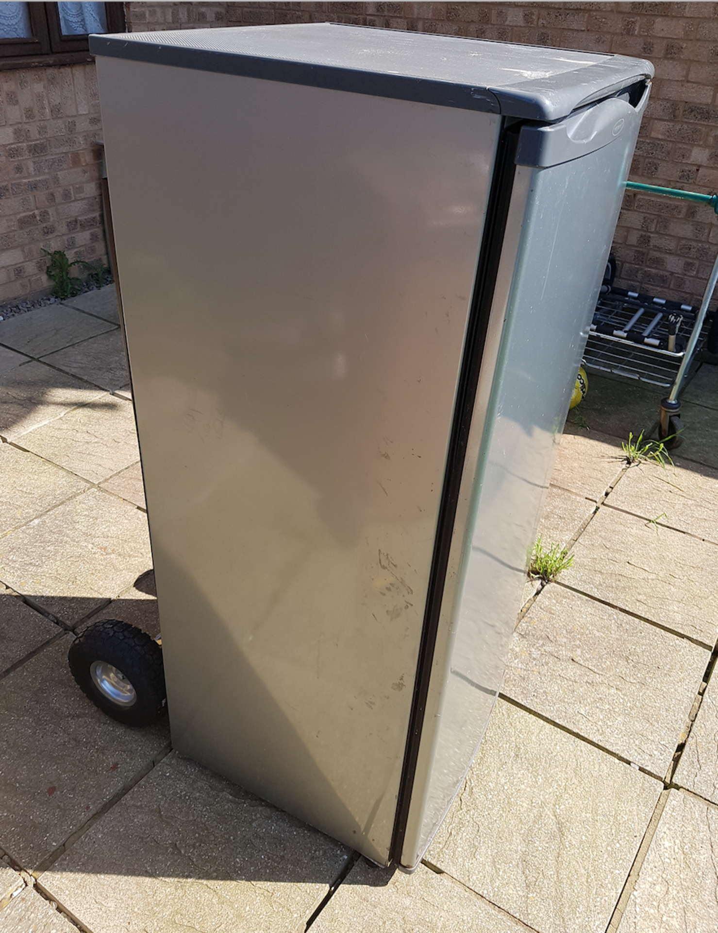 No Reserve: Tall, Freestanding Hotpoint Fridge in Silver - Image 2 of 5