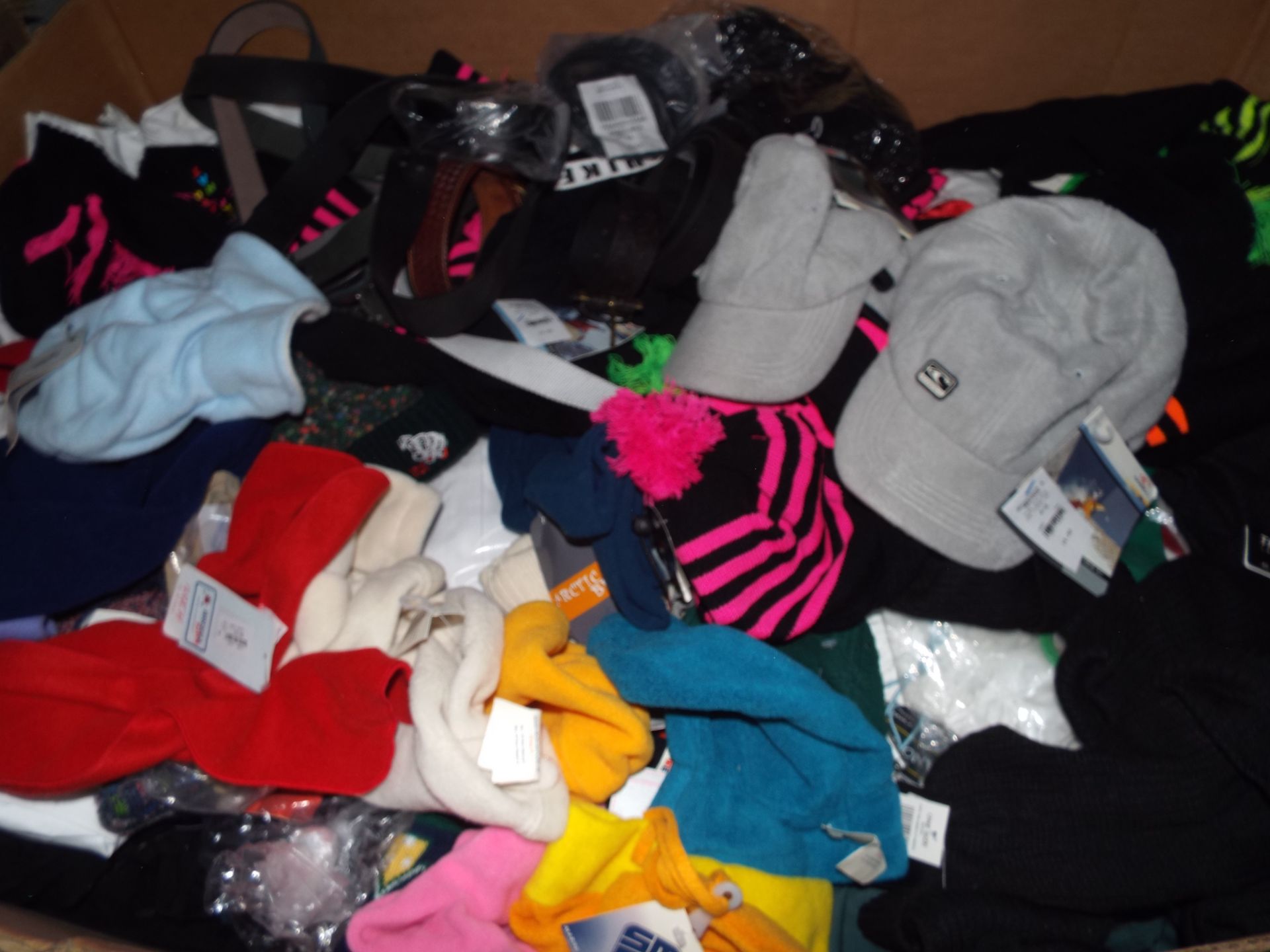 No Reserve: Mixed Pallet box of clothes inc Fancy dress