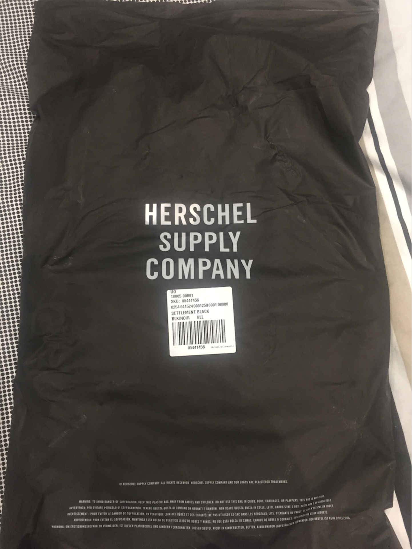 10x Brand New Herschel Grove Black Back Packs - Image 4 of 5