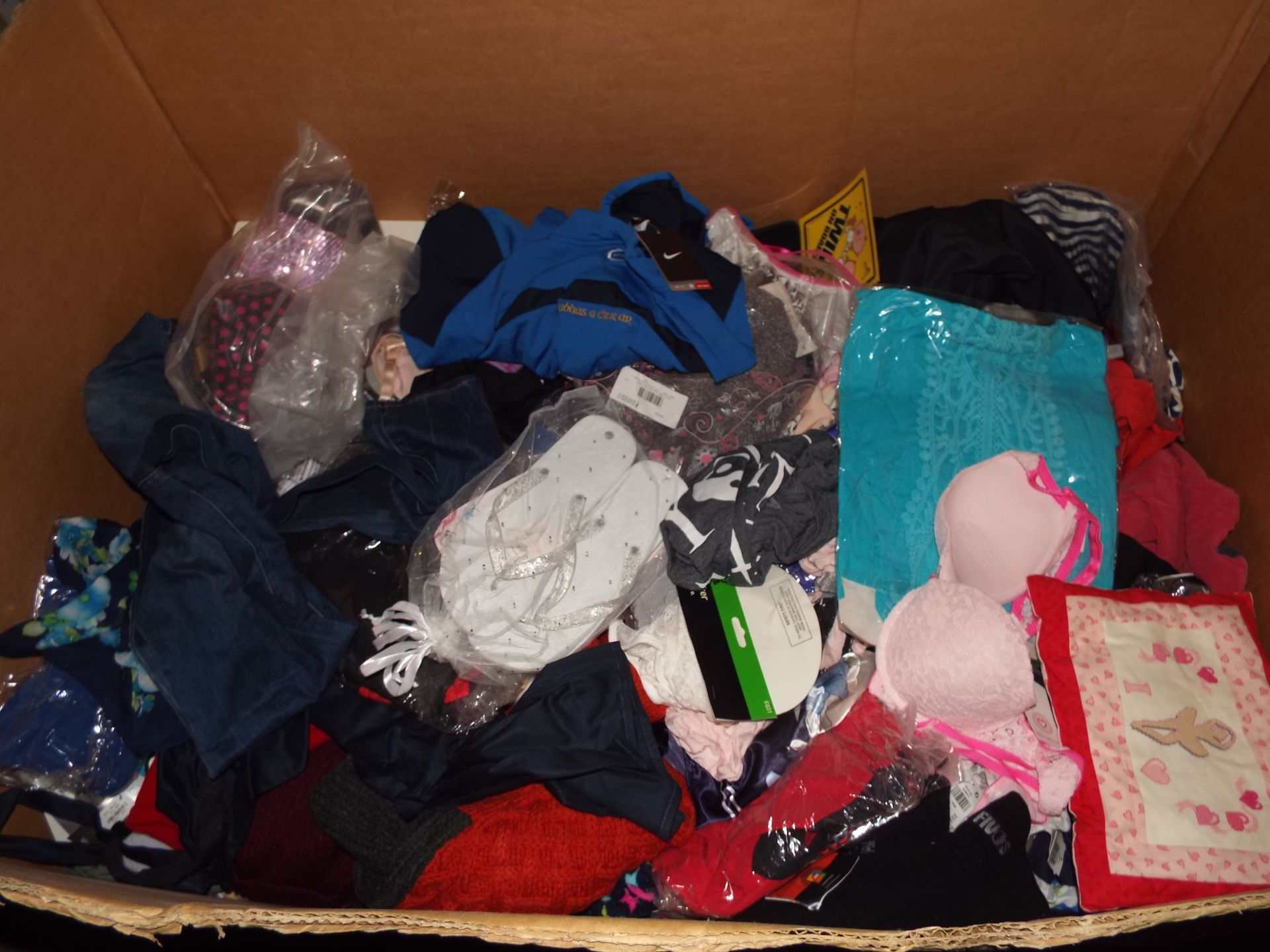 No Reserve: Mixed Pallet box of clothes inc Fancy dress - Image 7 of 8