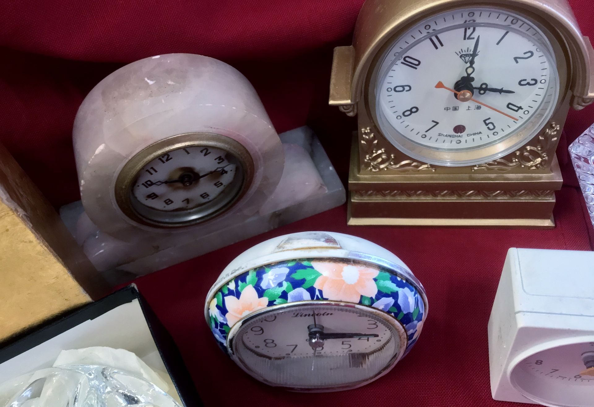 A Quantity of Collectable Sundries To include Clocks Ashtrays Camera - Image 3 of 5