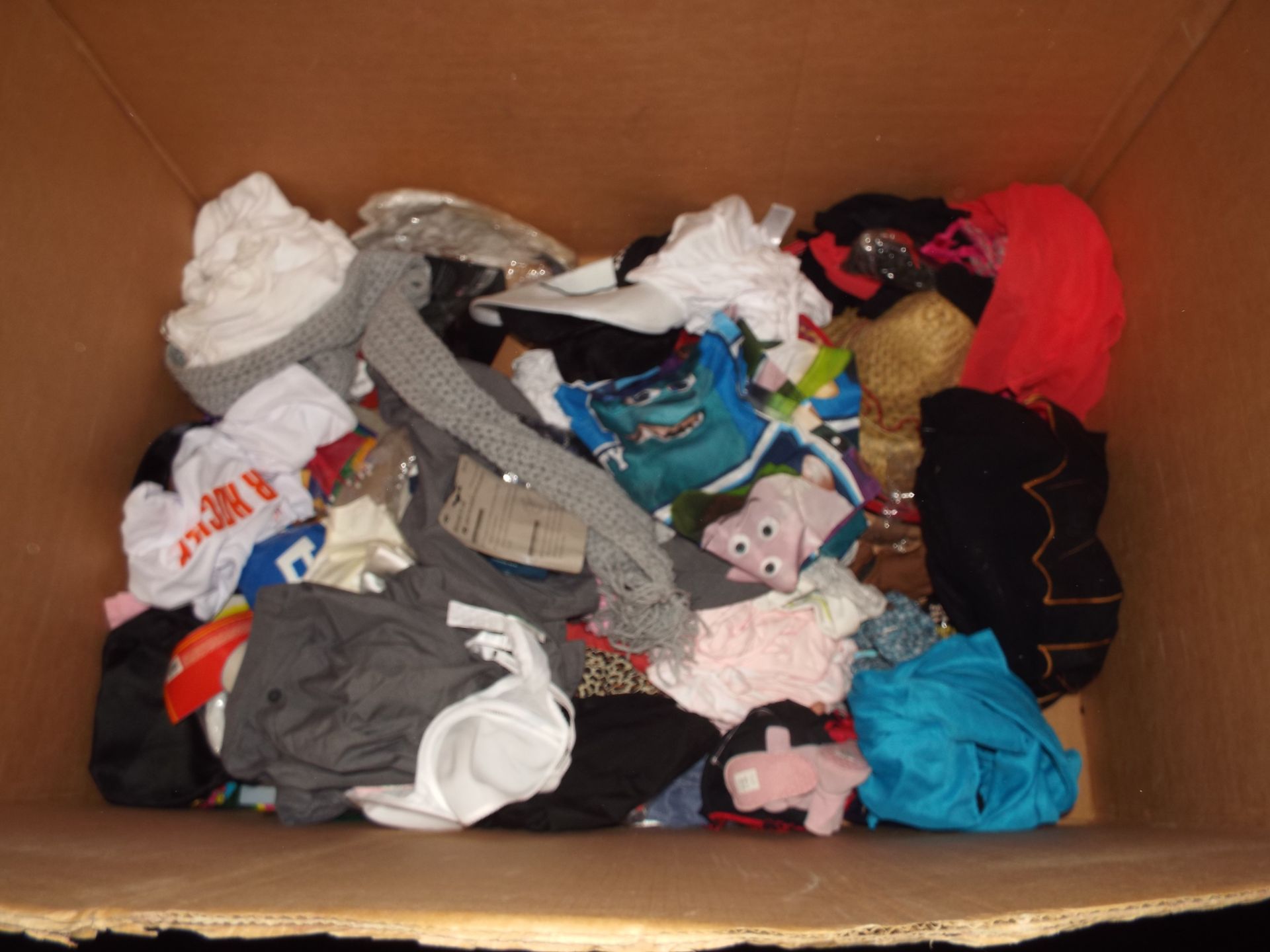 No Reserve: Mixed Pallet box of clothes inc Fancy dress - Image 5 of 8