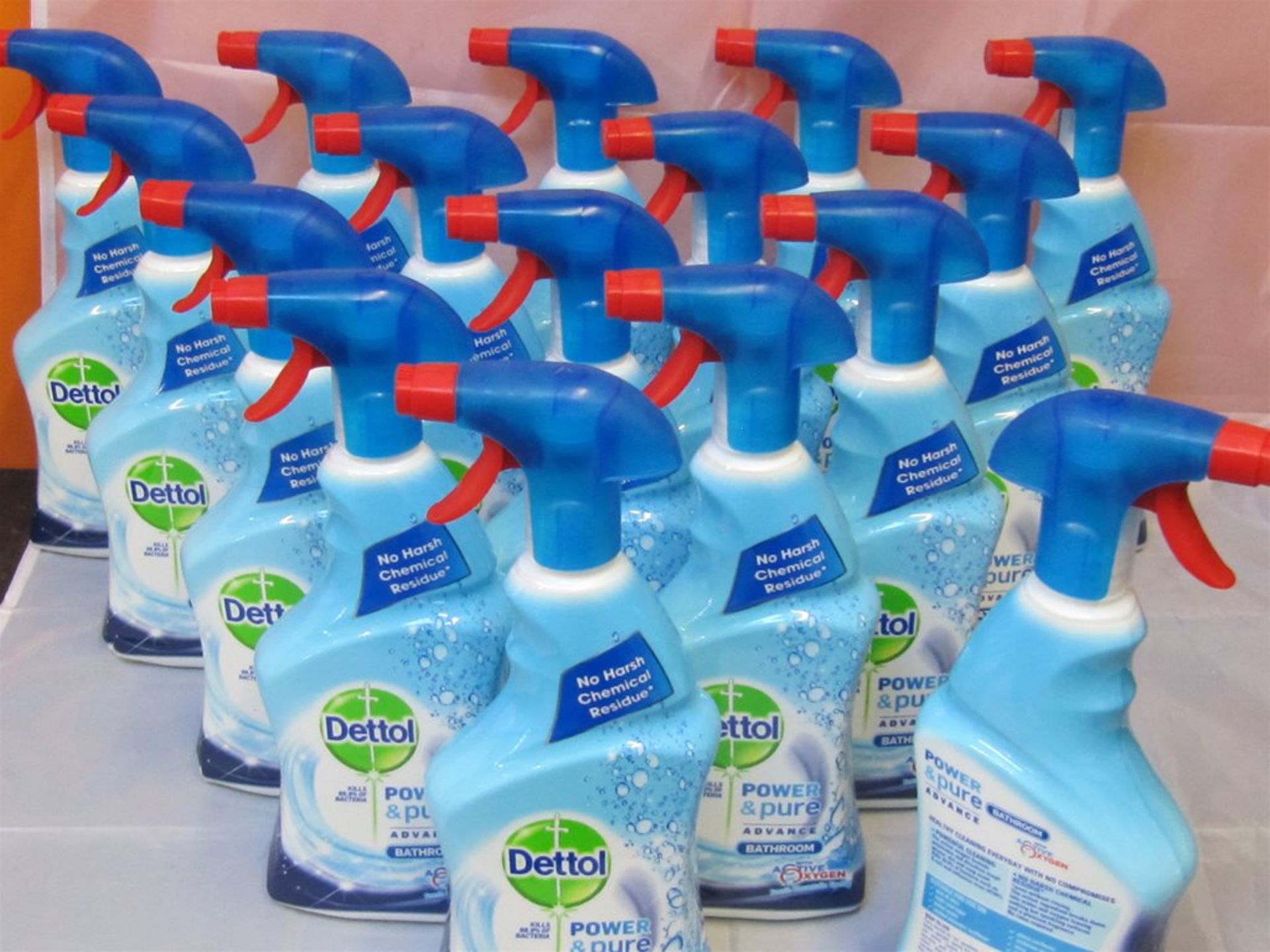 104) 16 x Dettol Barthroom Spray. 750ml each. No vat on Hammer.