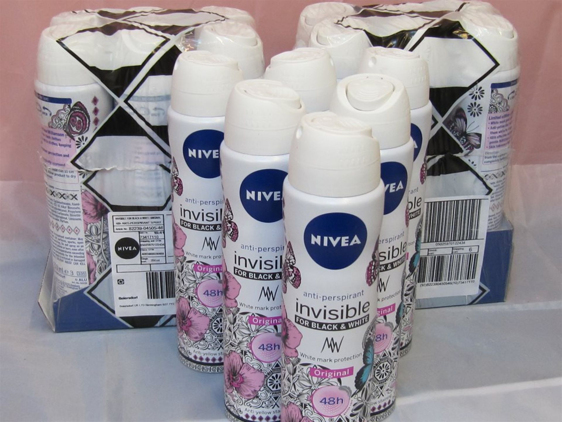 215) 18 x NIVEA invisible anti persperant. 250ml each. No vat on Hammer.