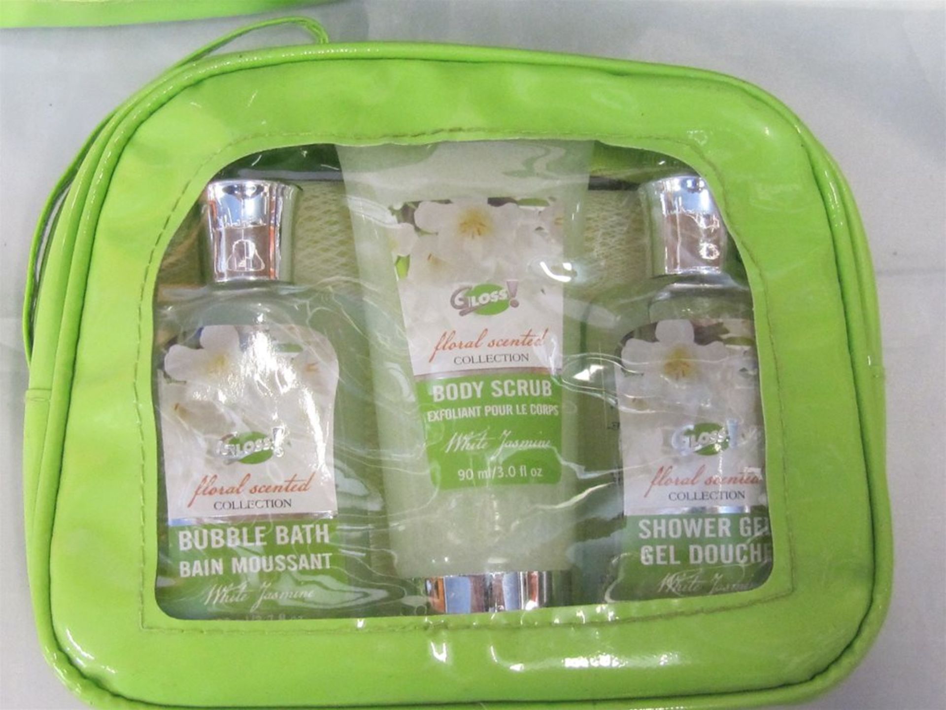 75) 6 x Gloss Floral Scented Bath Gift Set Jasmine - 4 Piece. No vat on Hammer. - Image 3 of 4