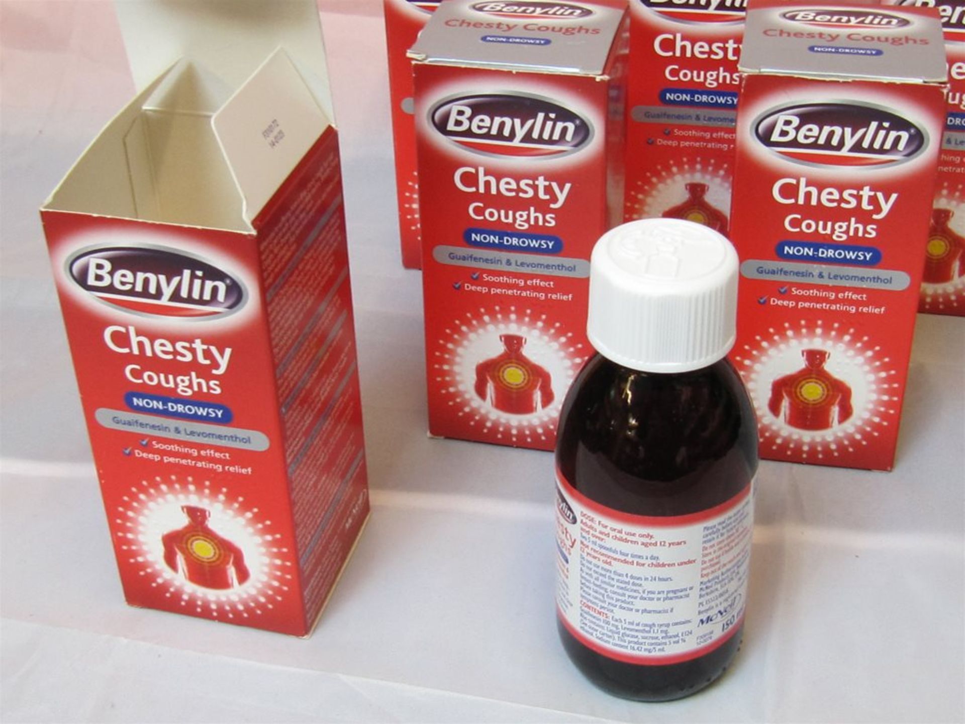 35) 6 x Benylin Chesty Cough Syrup. 150ml each. No vat on Hammer. - Bild 3 aus 4