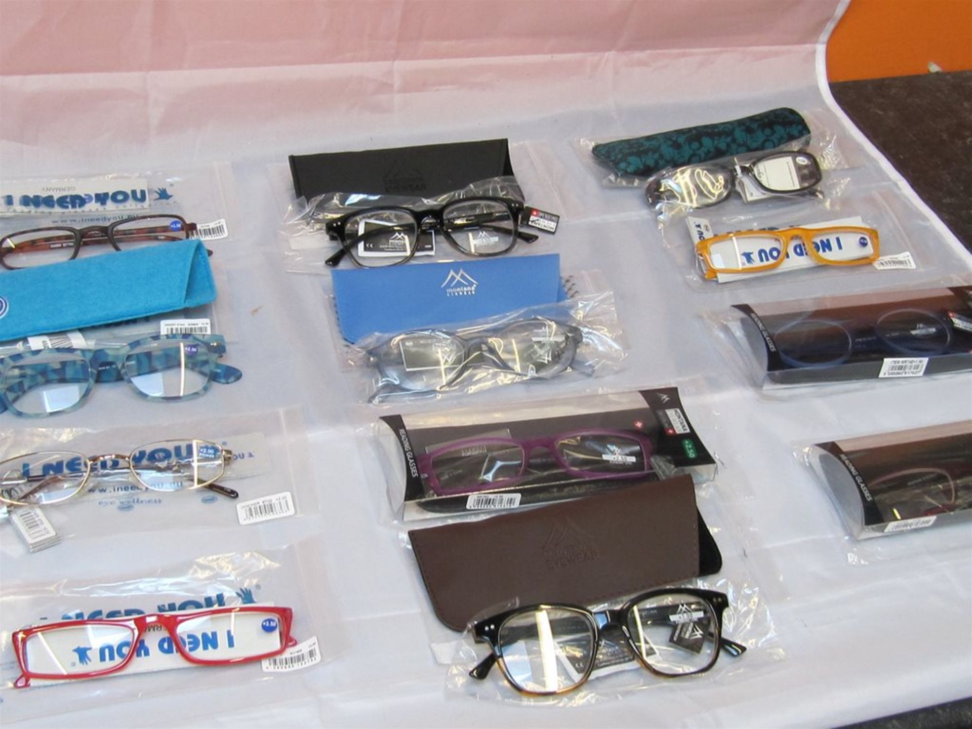 69) 12 x Reading Glasses. All new with Tags. No vat on Hammer.