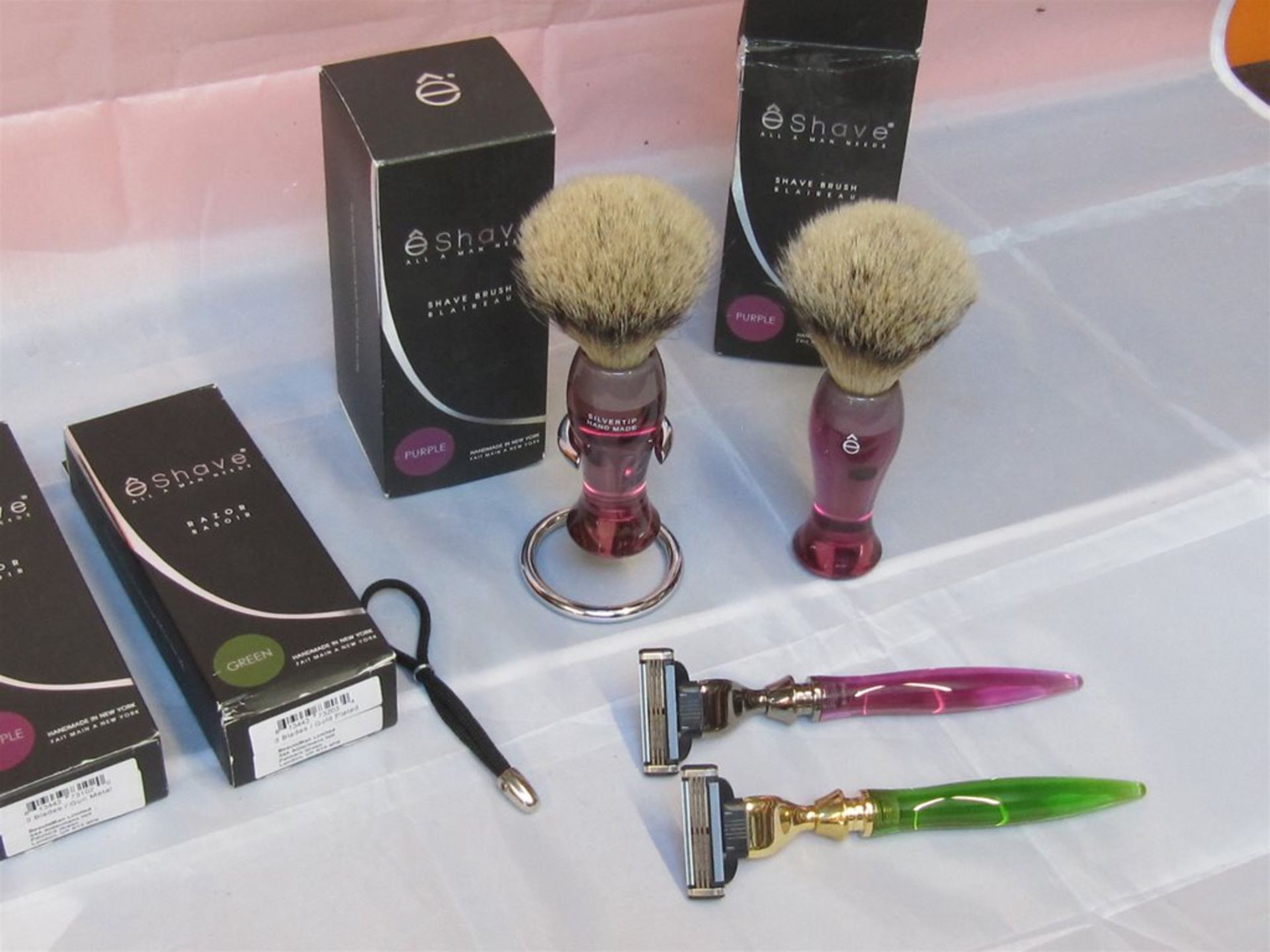 133) 5 x Luxury Mens Shaving items. No vat on Hammer.