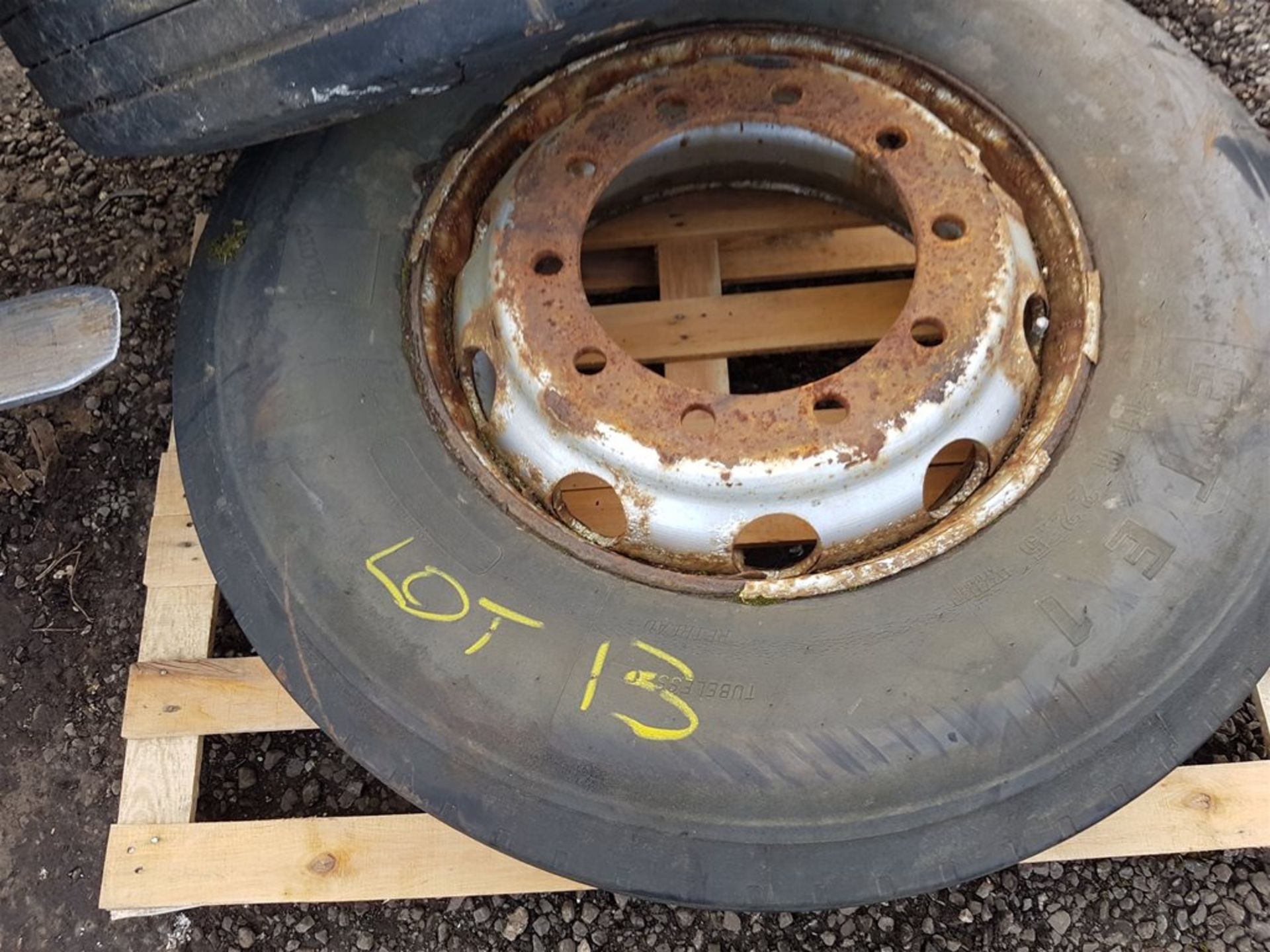 4x Truck Front Steer Tyres - Image 4 of 4