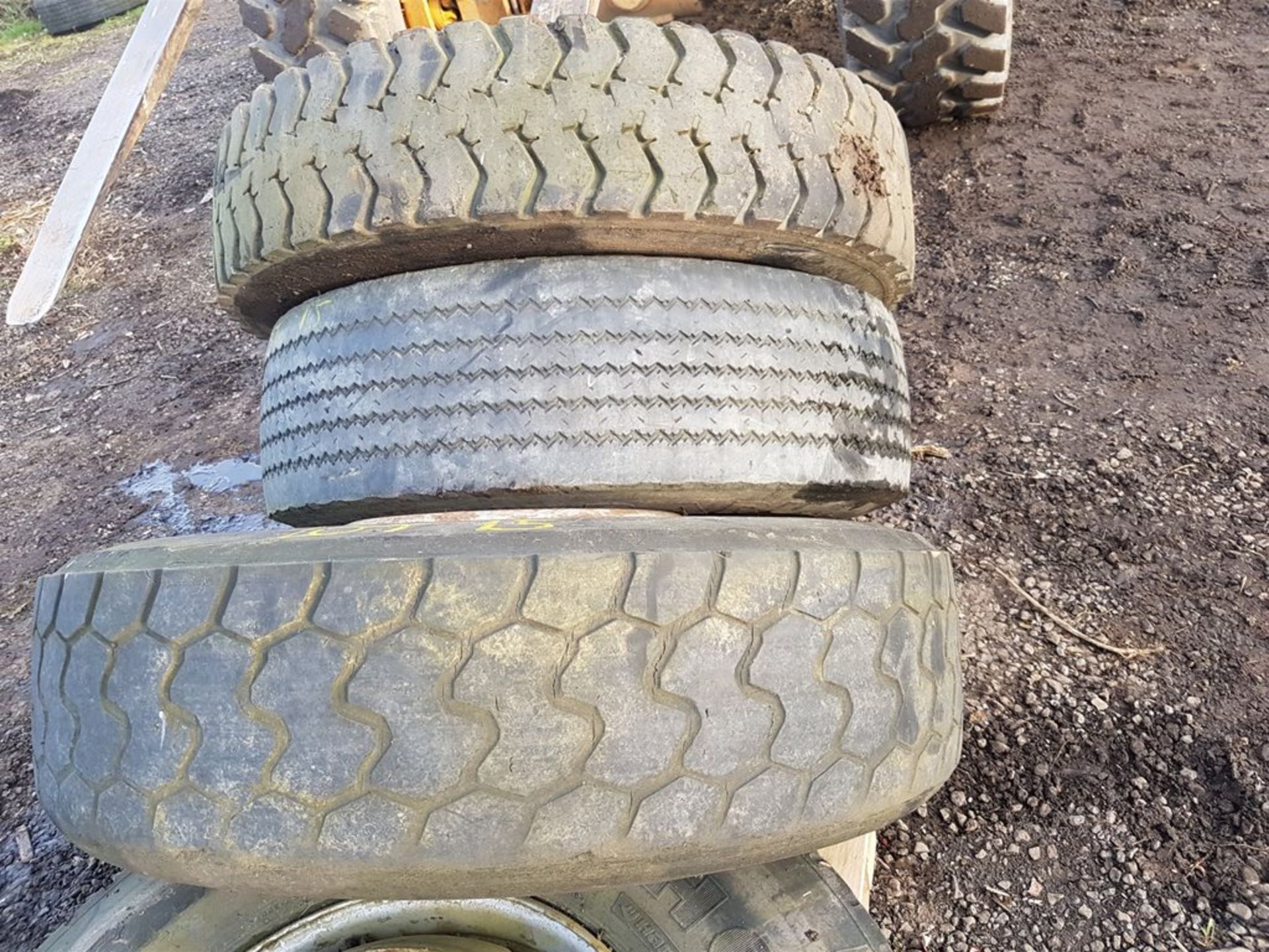4x 22.5 Assorted Tyres - Image 2 of 5