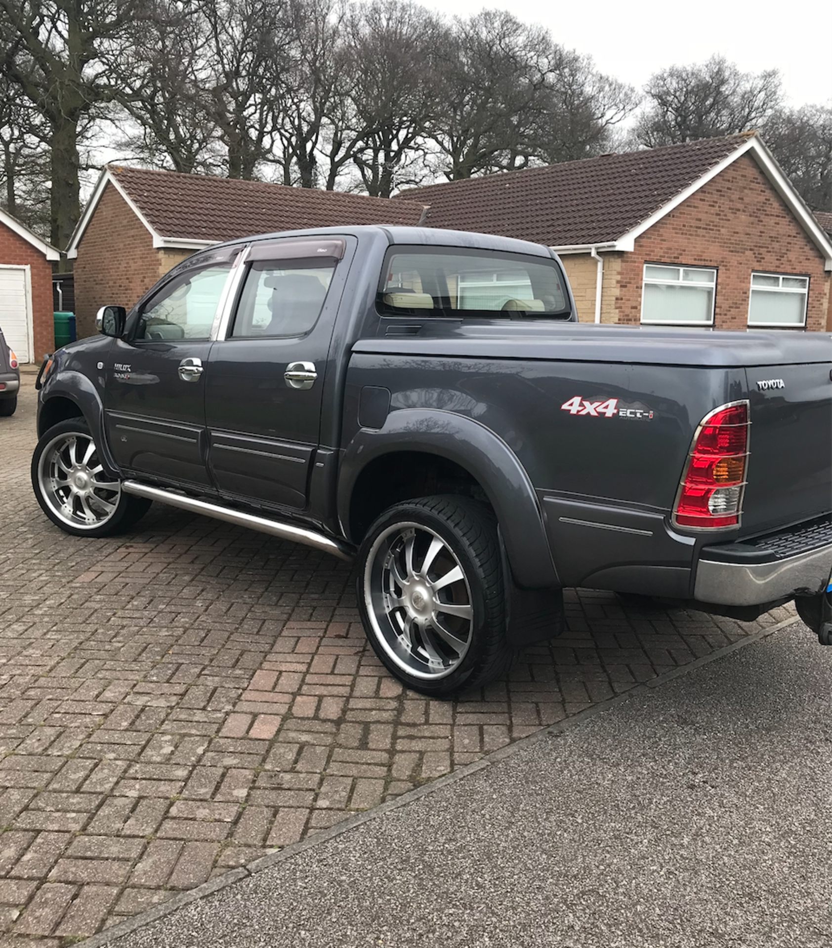 2007 Toyota Hilux Vigo D4D 3.0 litre - Image 2 of 18