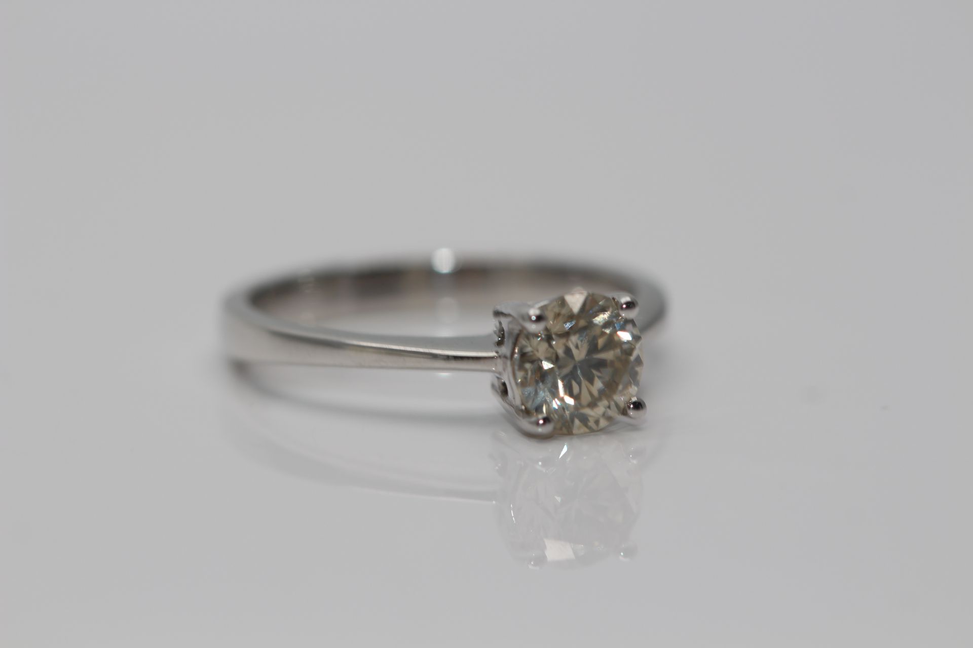 14ct White gold ladies diamond diamond solitaire ring, set with one 1.04 carat diamond, Clarity- VS, - Image 2 of 3