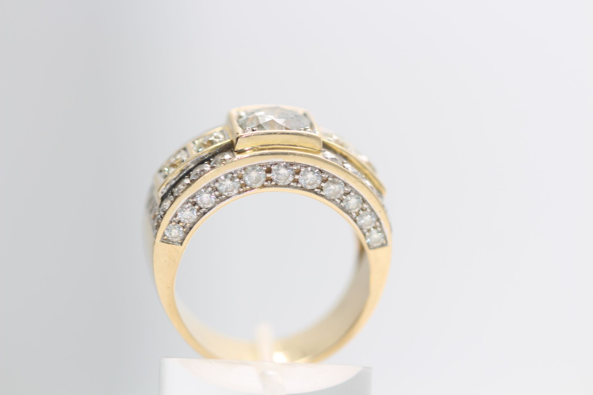 14ct Yelow Gold Gents Diamond ring, Set with a total of 6.81 carats of Brilliant cut dimaond - Image 4 of 5
