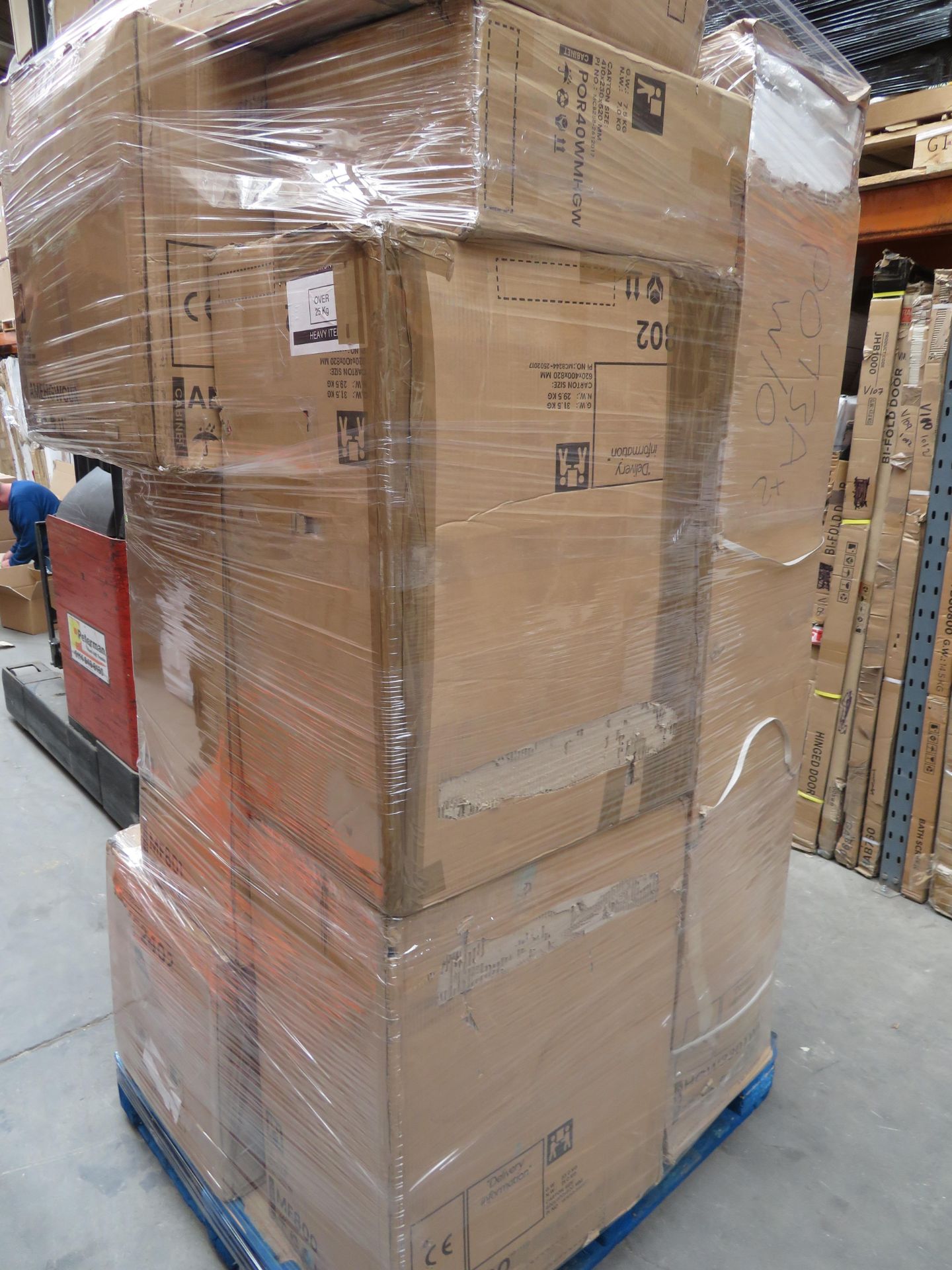 (A8) PALLET TO CONTAIN 12 ITEMS OF VARIOUS BATHROOM STOCK TO INCLUDE: BASIN CABINETS, TOILET PAN - Image 2 of 3