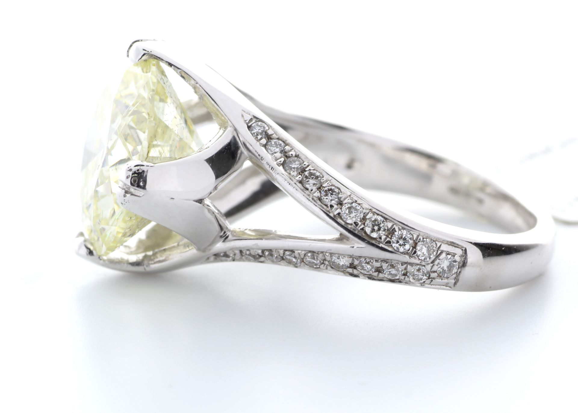 6 Carat Shoulder Set Diamond Ring - Image 3 of 3