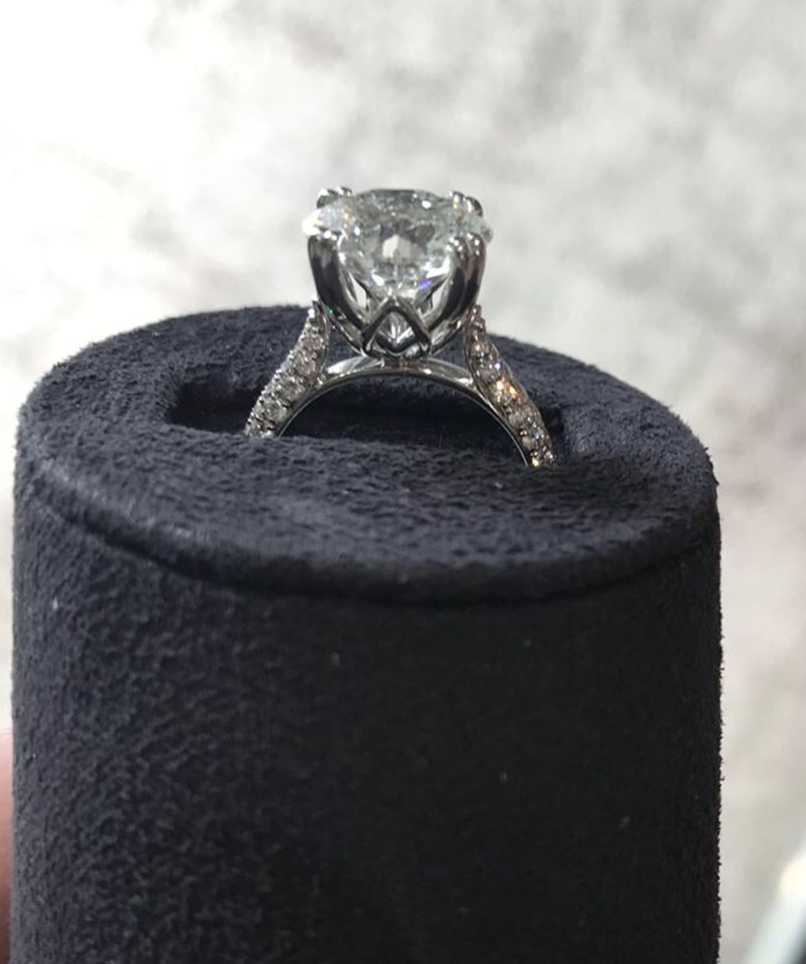 5 Carat Shoulder Set Ring - Bild 7 aus 7