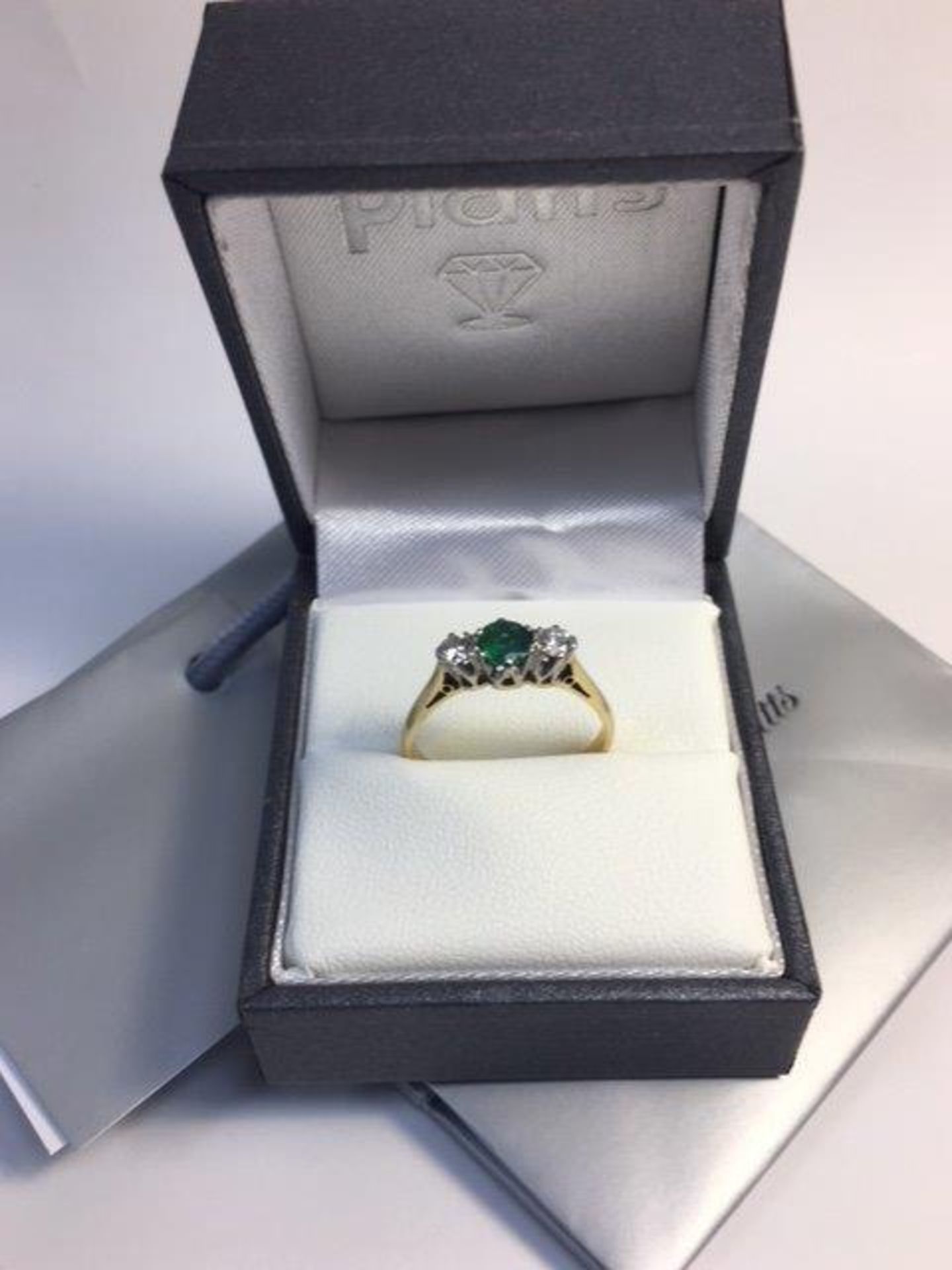 18ct emerald & diamond 3 stone ring - Image 3 of 3