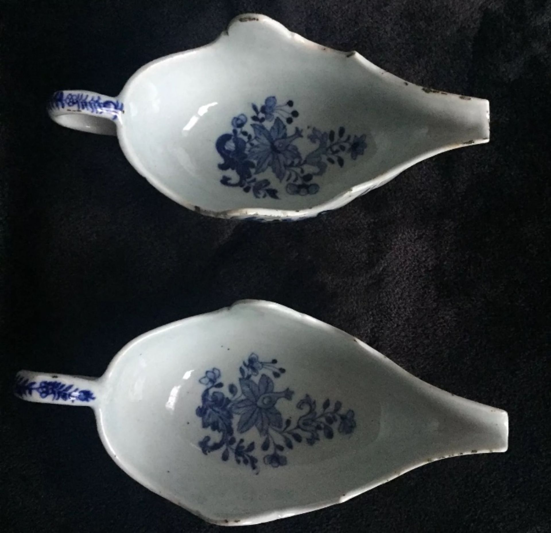 Rare pair of antique Chinese porcelain sauceboats, Circa 1750 (Qianlong period) - Image 3 of 20
