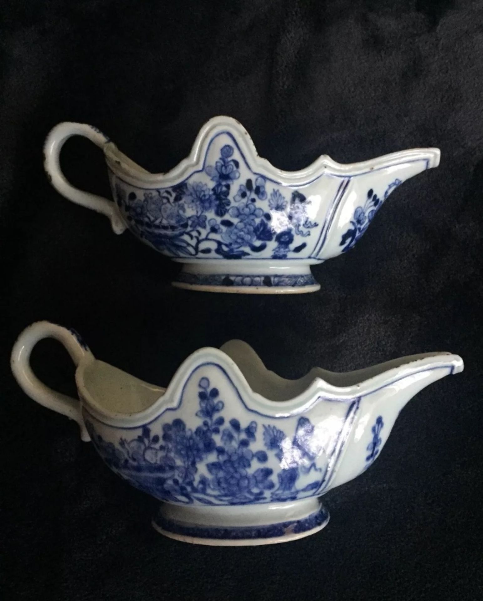 Rare pair of antique Chinese porcelain sauceboats, Circa 1750 (Qianlong period) - Image 2 of 20