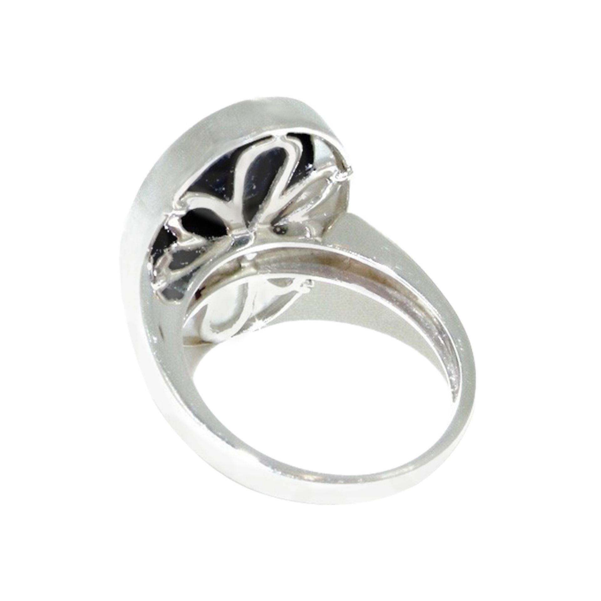 An Onyx, Mother Of Pearl And Diamond Ring - Image 4 of 5